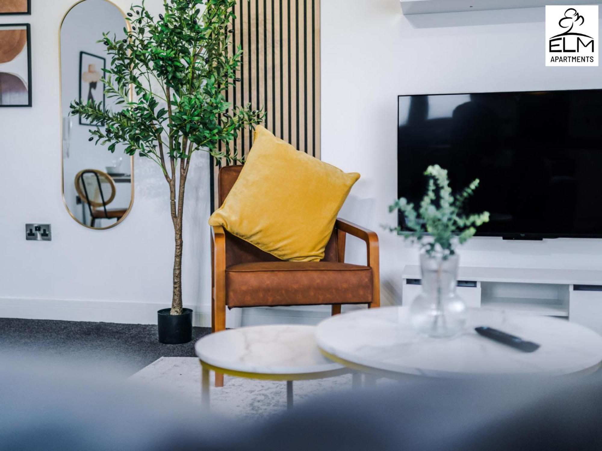 Elm , Collection Of Available Near Media , Free Parking