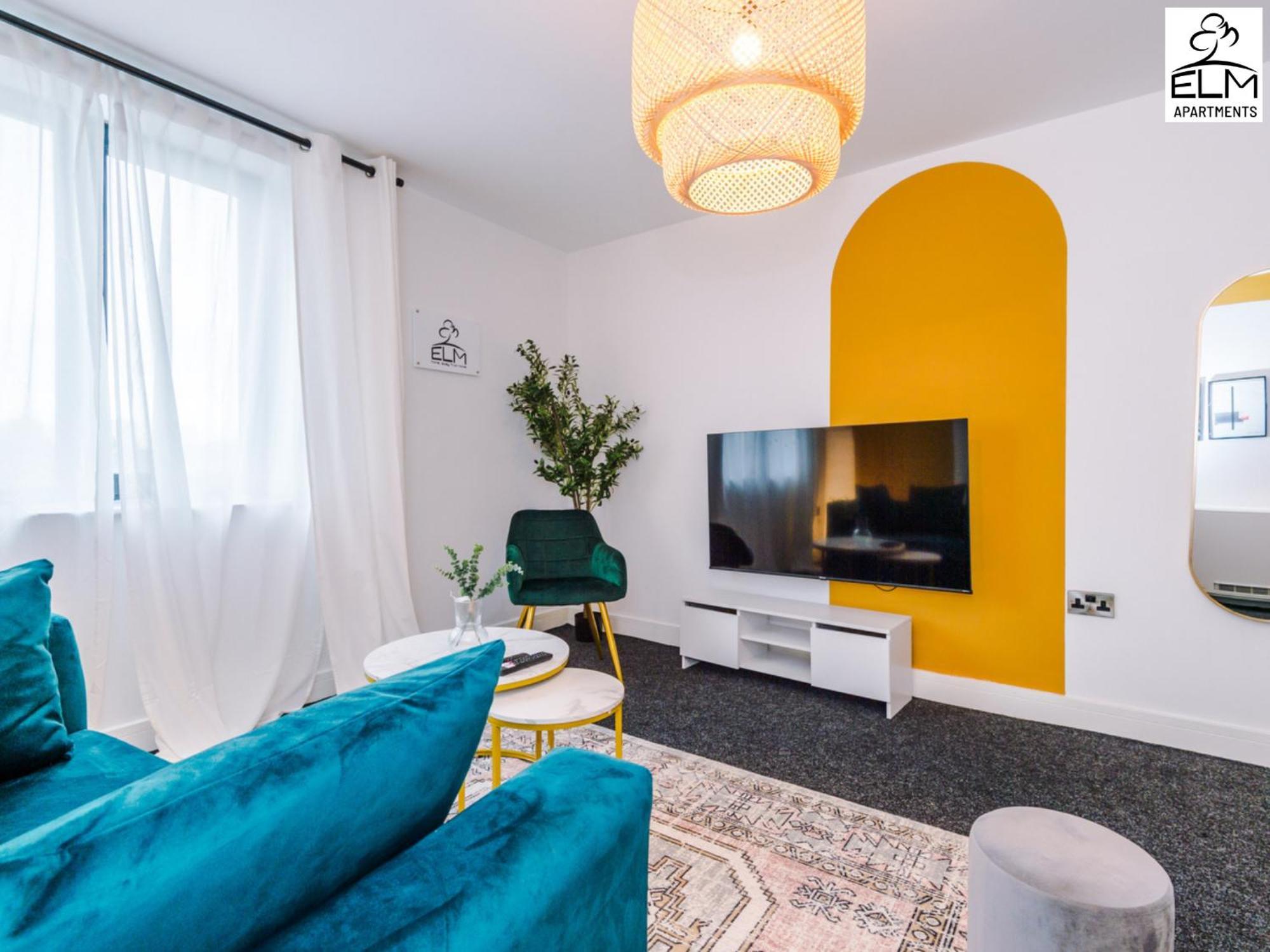 Elm , Collection Of Available Near Media , Free Parking Apartment Manchester