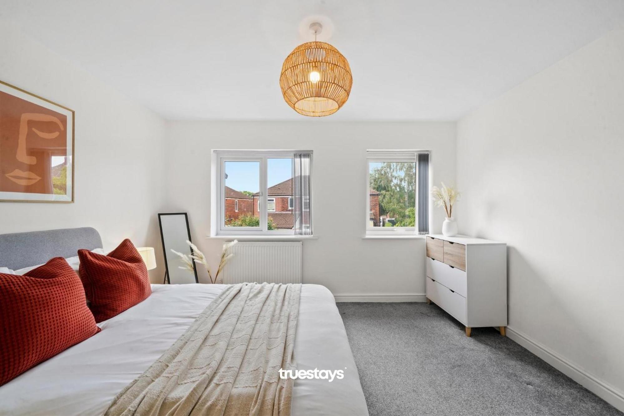 Greaves House By Truestays - 3 Bedroom House In Failsworth, Holiday home Manchester