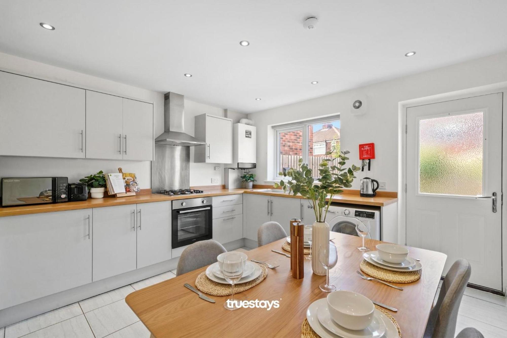 Greaves House By Truestays - 3 Bedroom House In Failsworth, *