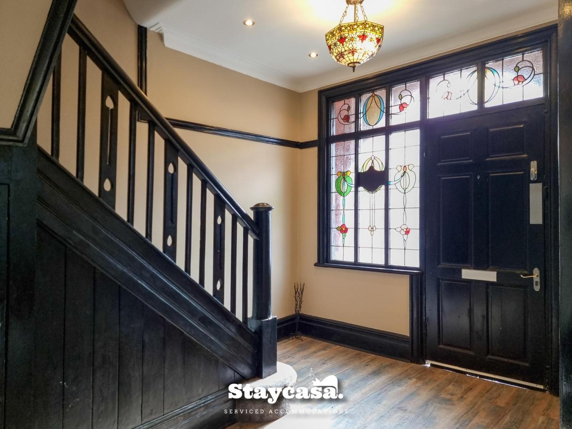 Spacious 6-Bed With Large Patio And Free Parking Holiday home *