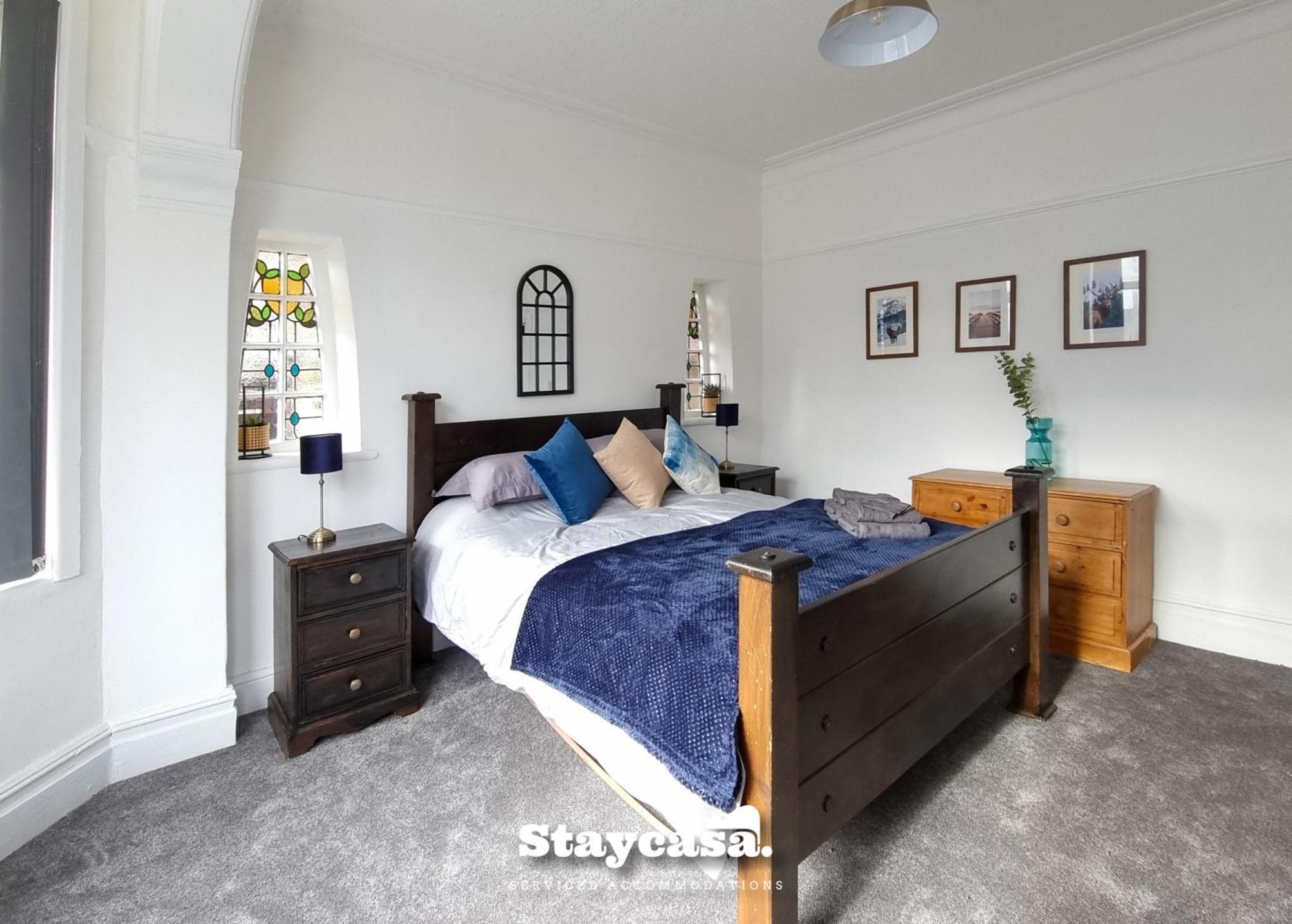 Spacious 6-Bed With Large Patio And Free Parking