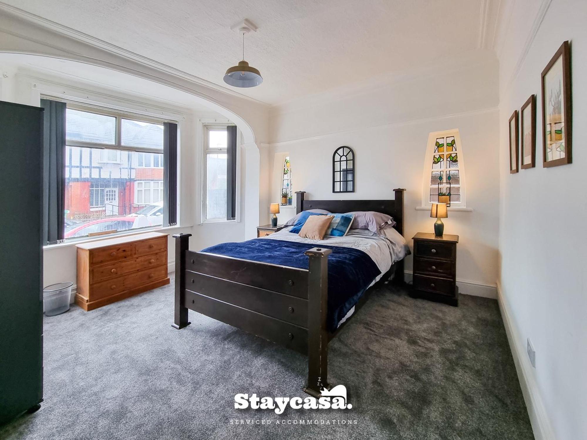 Spacious 6-Bed With Large Patio And Free Parking Manchester