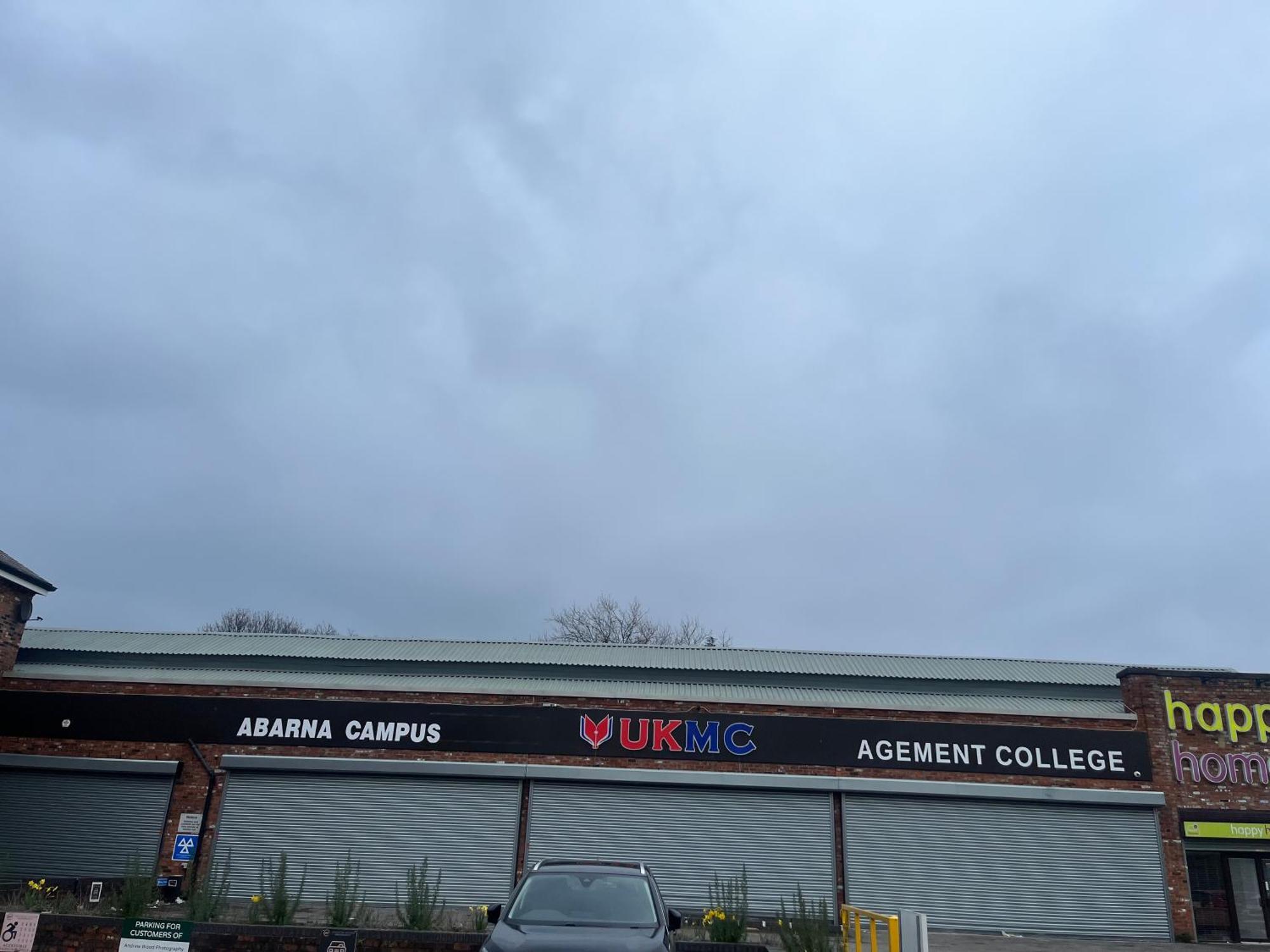 Lovely 2 Bedroom In Close To Centre And Stadium #1 *