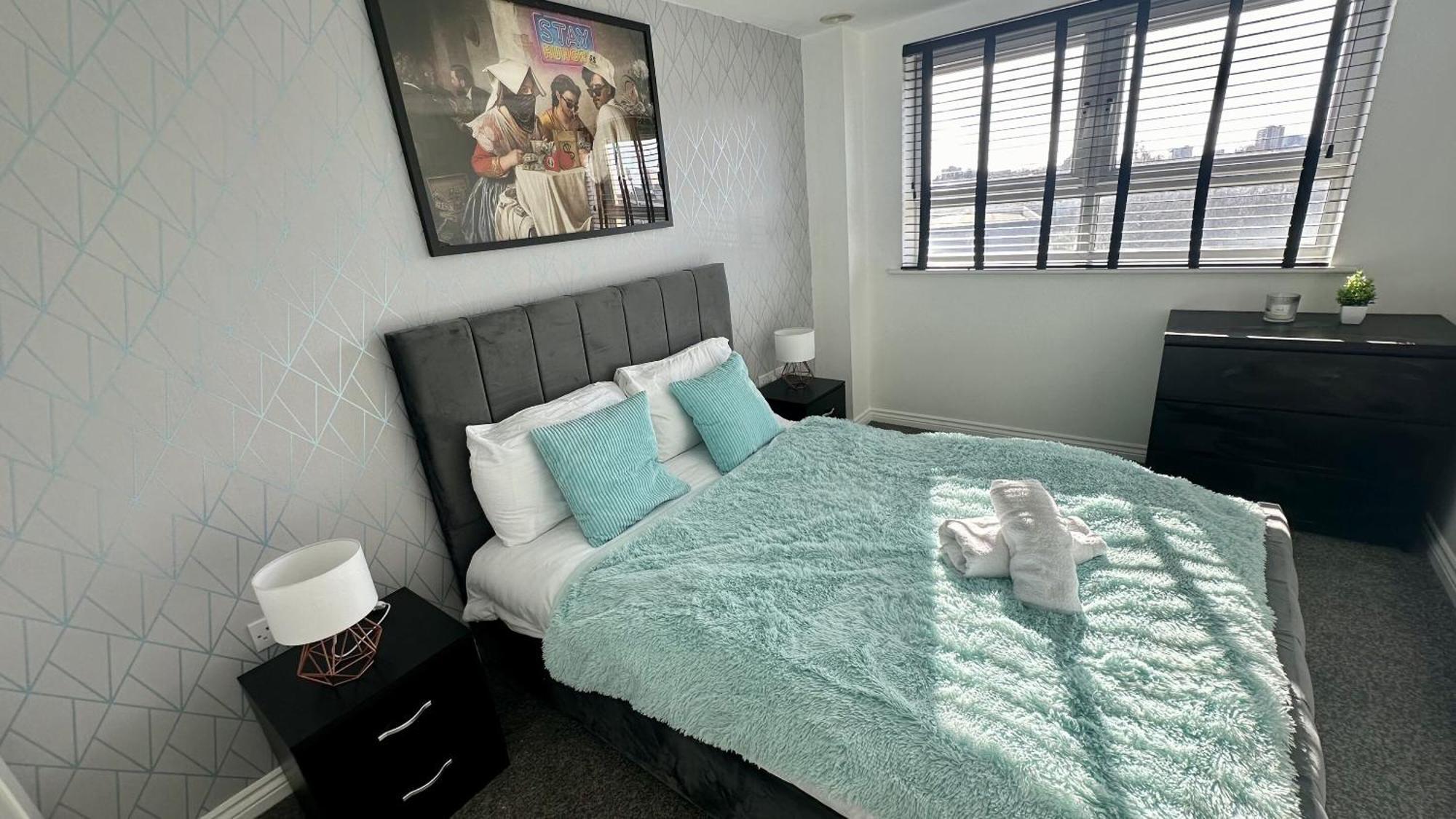 Lux Livin' - Luxury 2 Bed With Free Parking