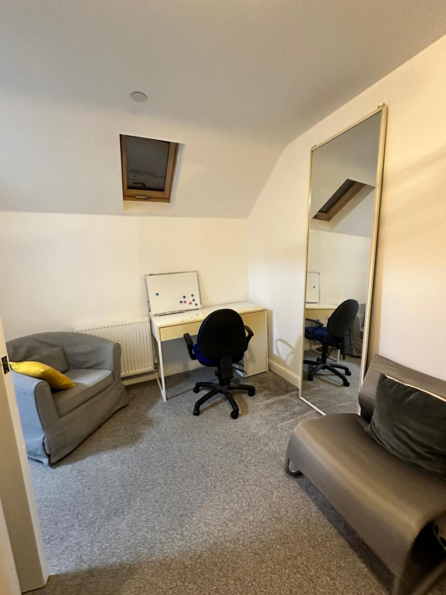 Modern Private Bathroom Minutes From Centre And Quays Homestay *