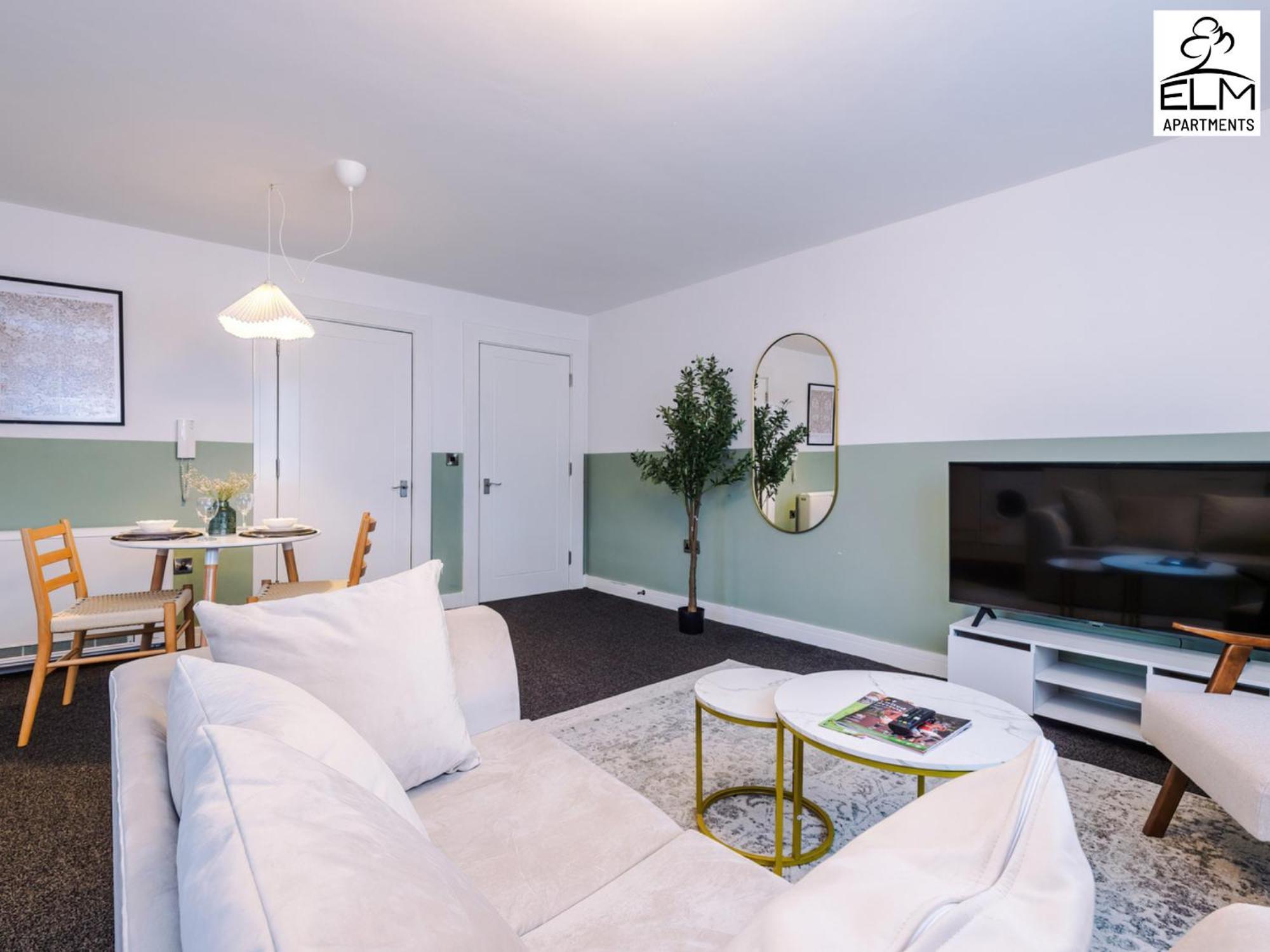 Elm , Collection Of Available Near Media , Free Parking Apartment Manchester