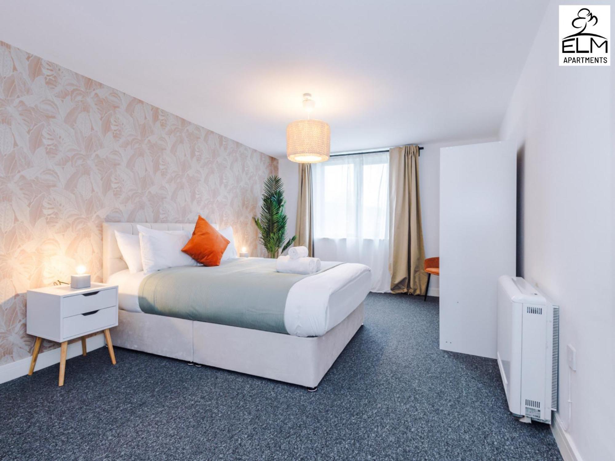 Elm , Collection Of Available Near Media , Free Parking * Manchester