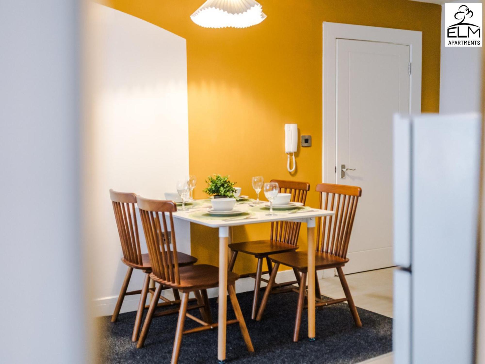 Apartment Elm , Collection Of Available Near Media , Free Parking *