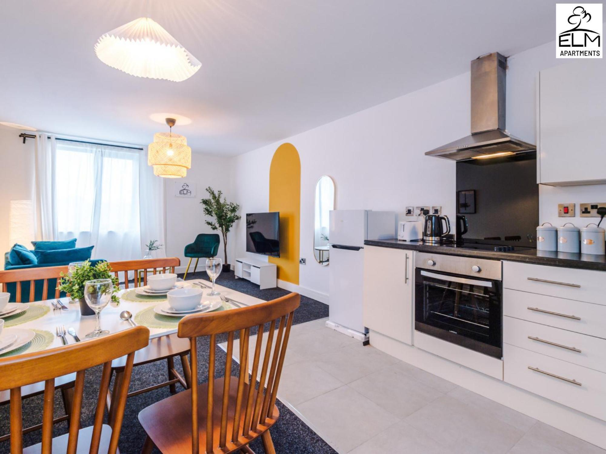 Elm , Collection Of Available Near Media , Free Parking * Manchester