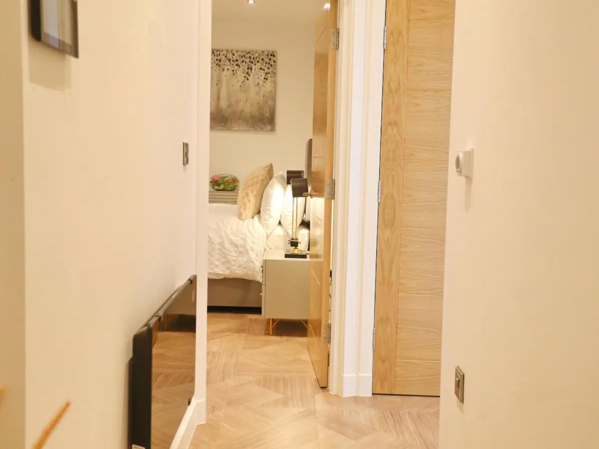 Pass The Keys Stunning King Bed Flat 9 Min Walk From Arndale