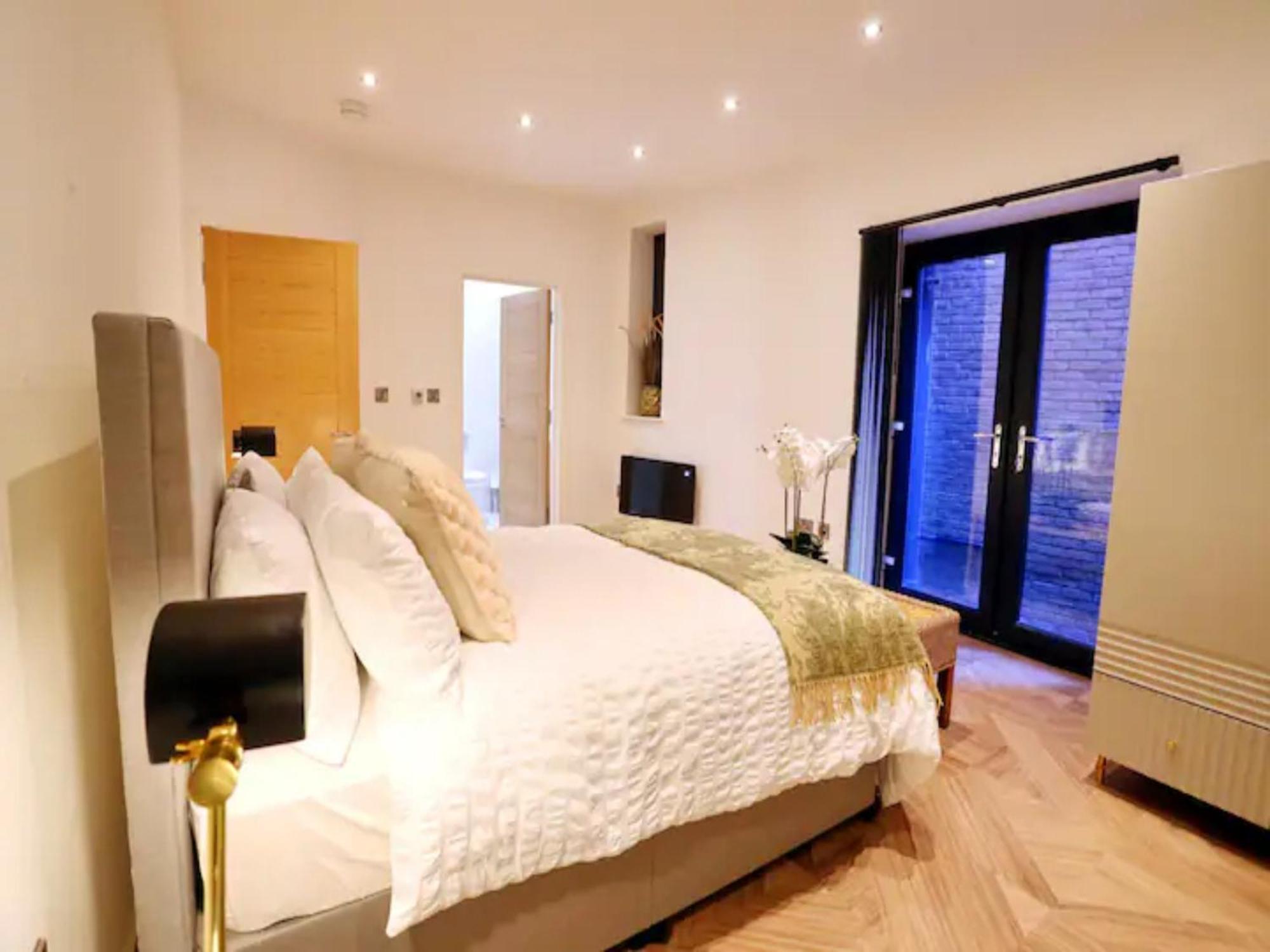 Pass The Keys Stunning King Bed Flat 9 Min Walk From Arndale *