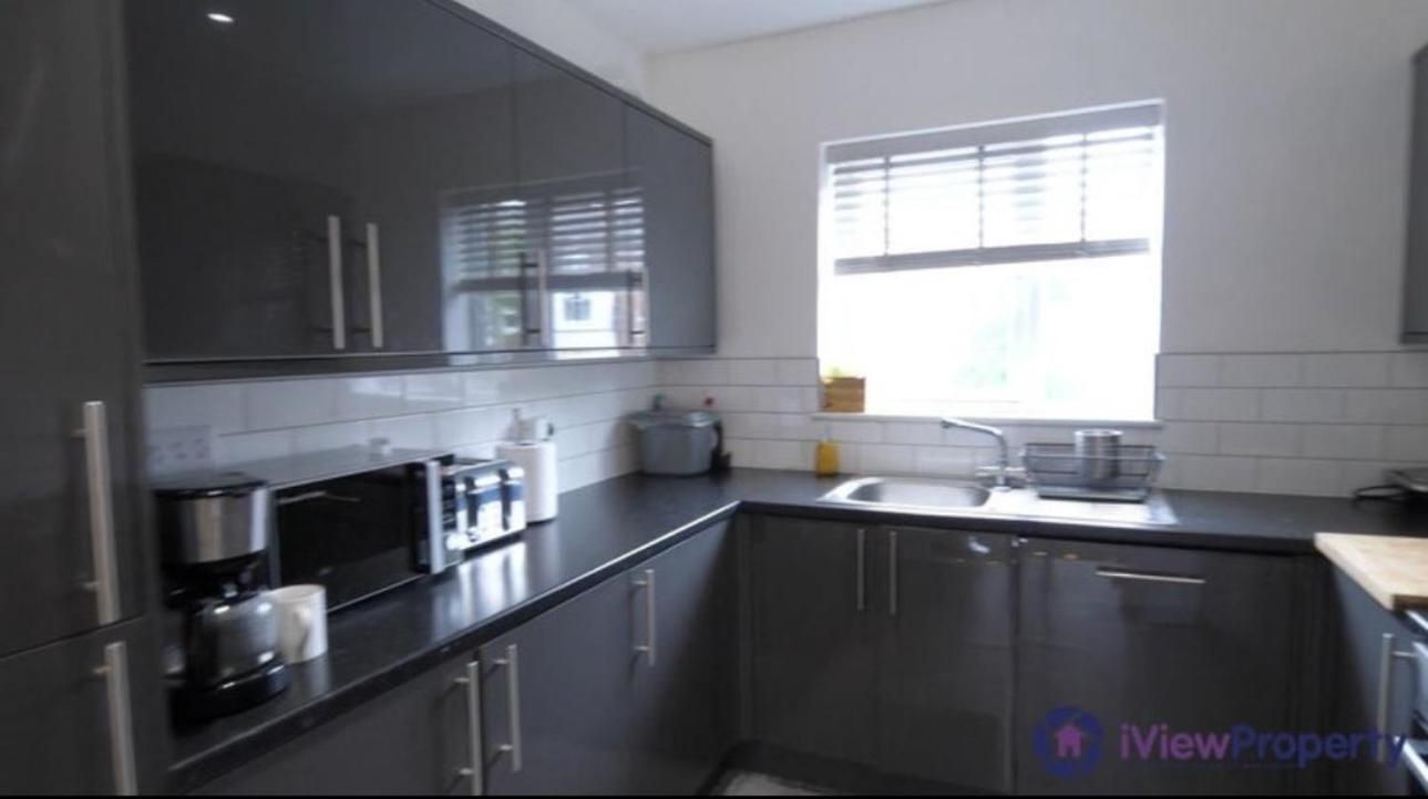 Modern Private Bathroom Minutes From Centre And Quays Homestay Manchester