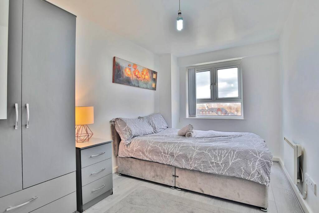 Apartment View - Free Parking - Sleeps 6 - Near Centre - By Nmb Manchester
