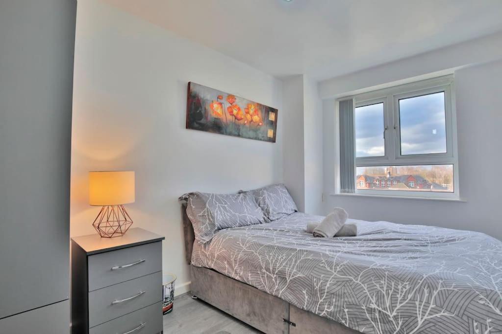 View - Free Parking - Sleeps 6 - Near Centre - By Nmb Apartment