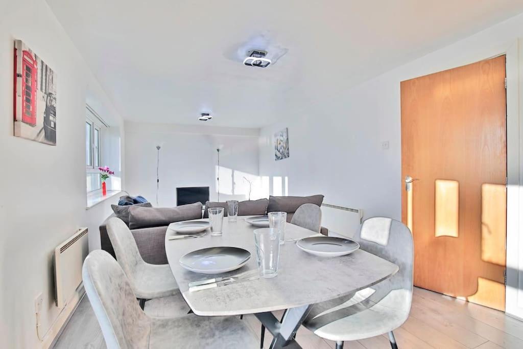 View - Free Parking - Sleeps 6 - Near Centre - By Nmb Apartment *