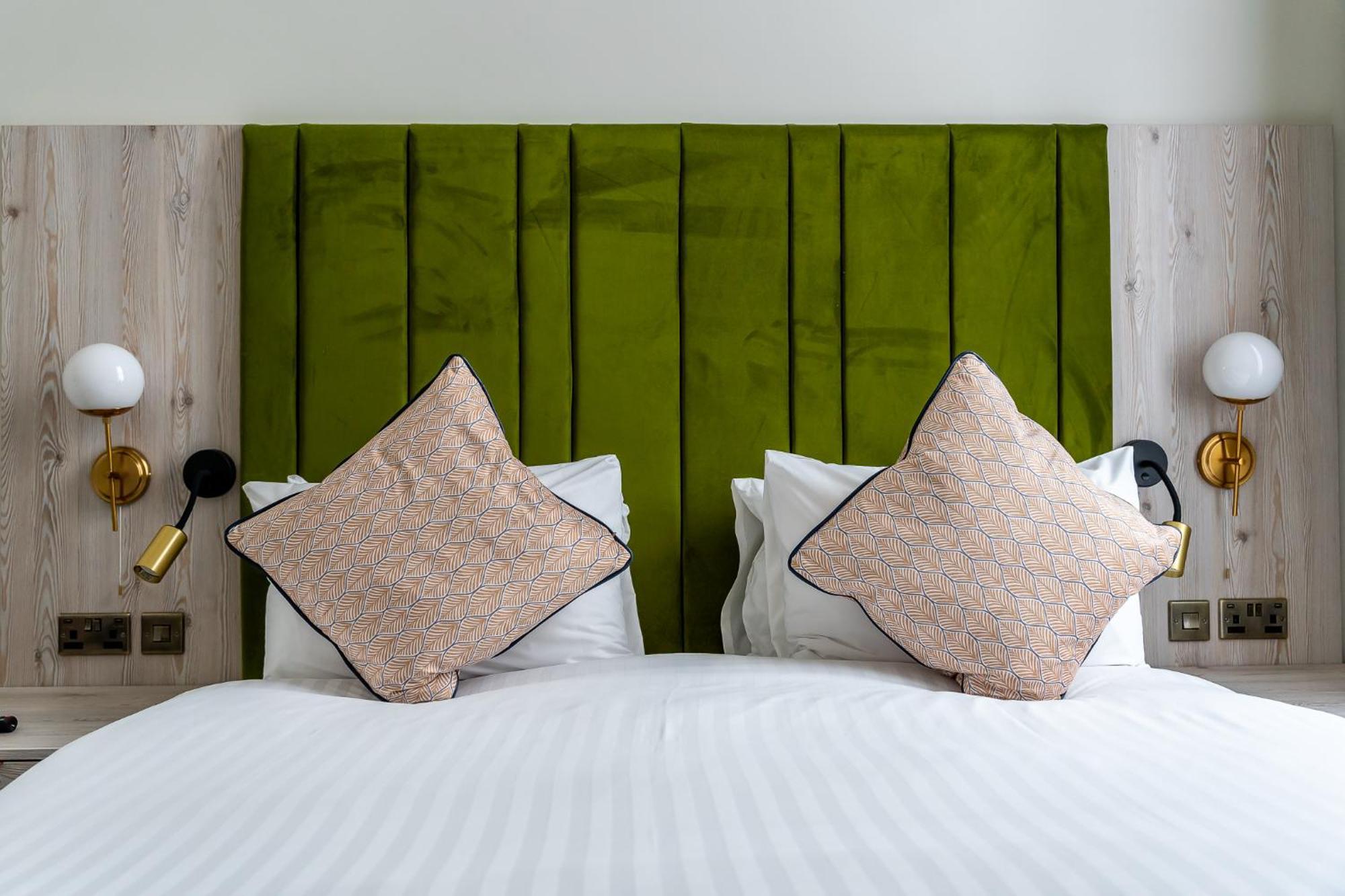 Hotel Trafford Hall Manchester, Trademark Collection By Wyndham 3*