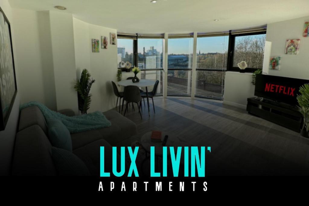 Lux Livin' - Luxury 2 Bed With Free Parking Manchester