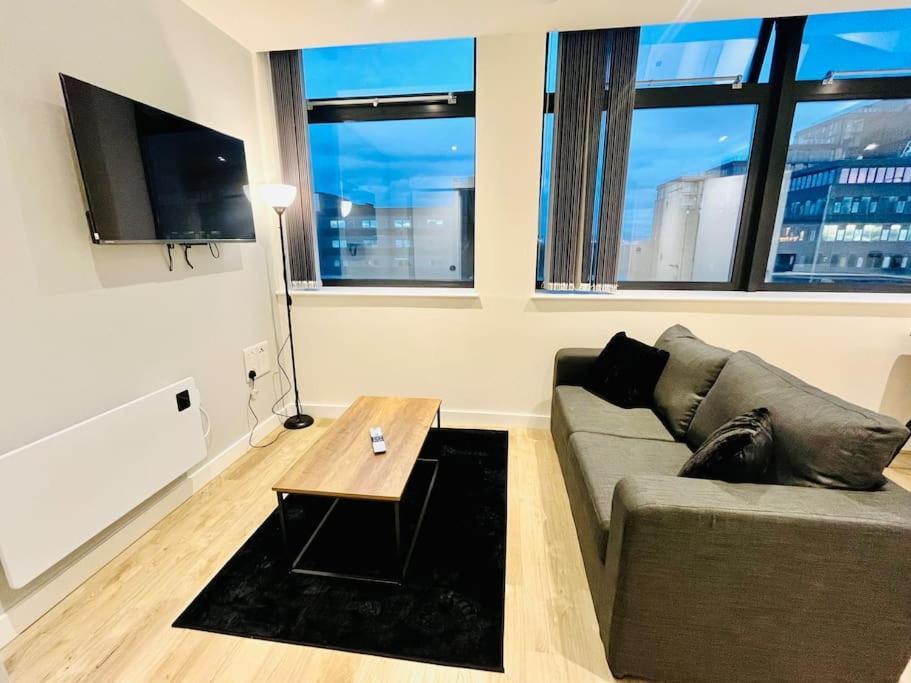Apartment Prime Location: One Bed In Old Trafford *