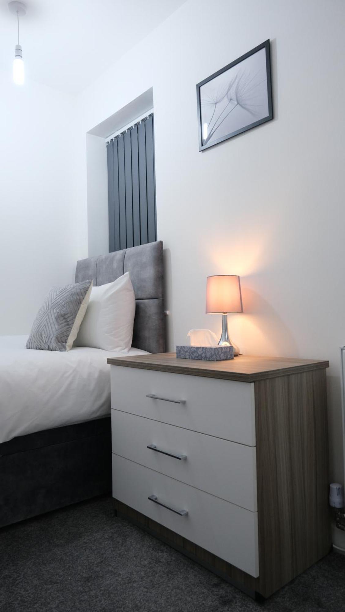 3-bedroom Semi Near Etihad Football Stadium, Tourist Attractions, Centre And Transport Links - Sky N Netflix Vakantiehuis *