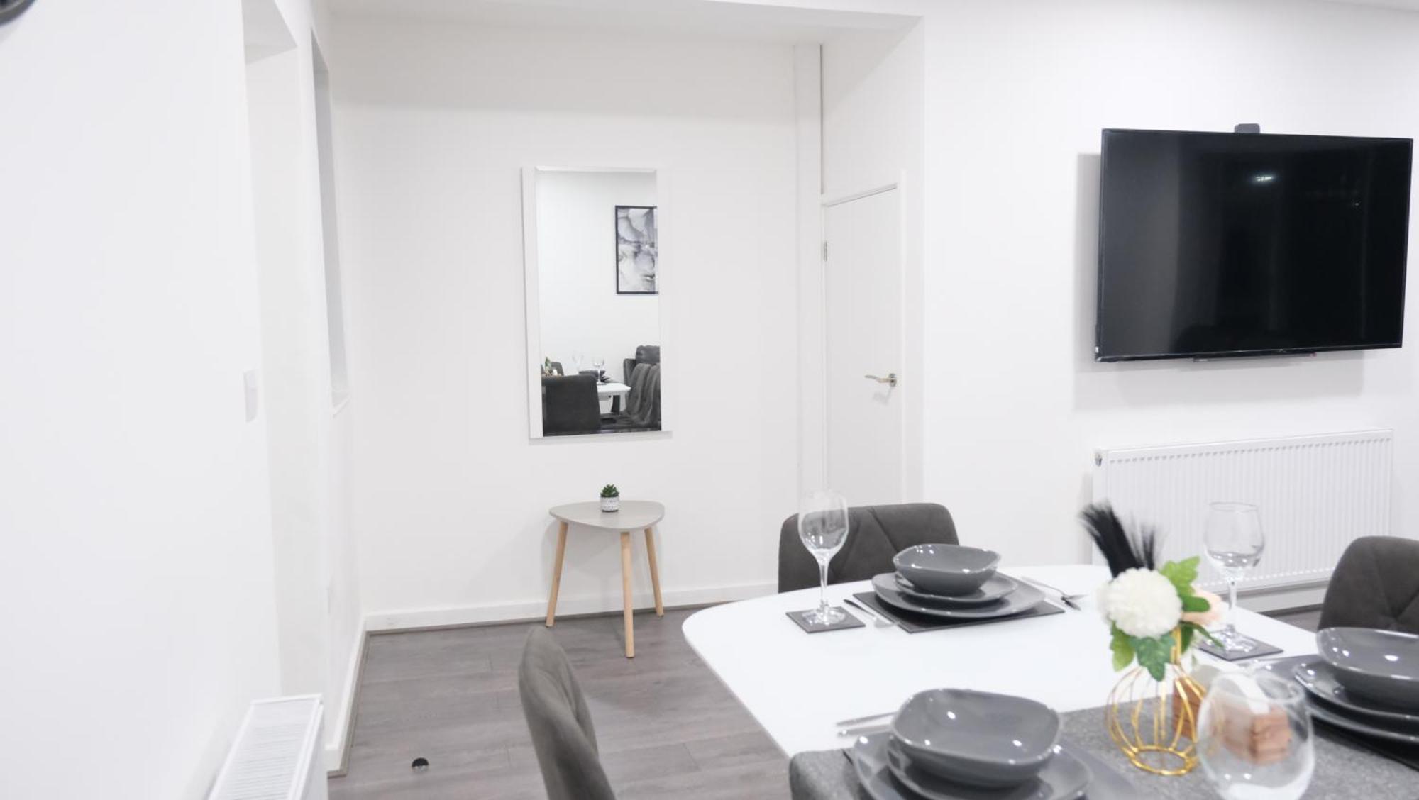Vakantiehuis 3-bedroom Semi Near Etihad Football Stadium, Tourist Attractions, Centre And Transport Links - Sky N Netflix Manchester