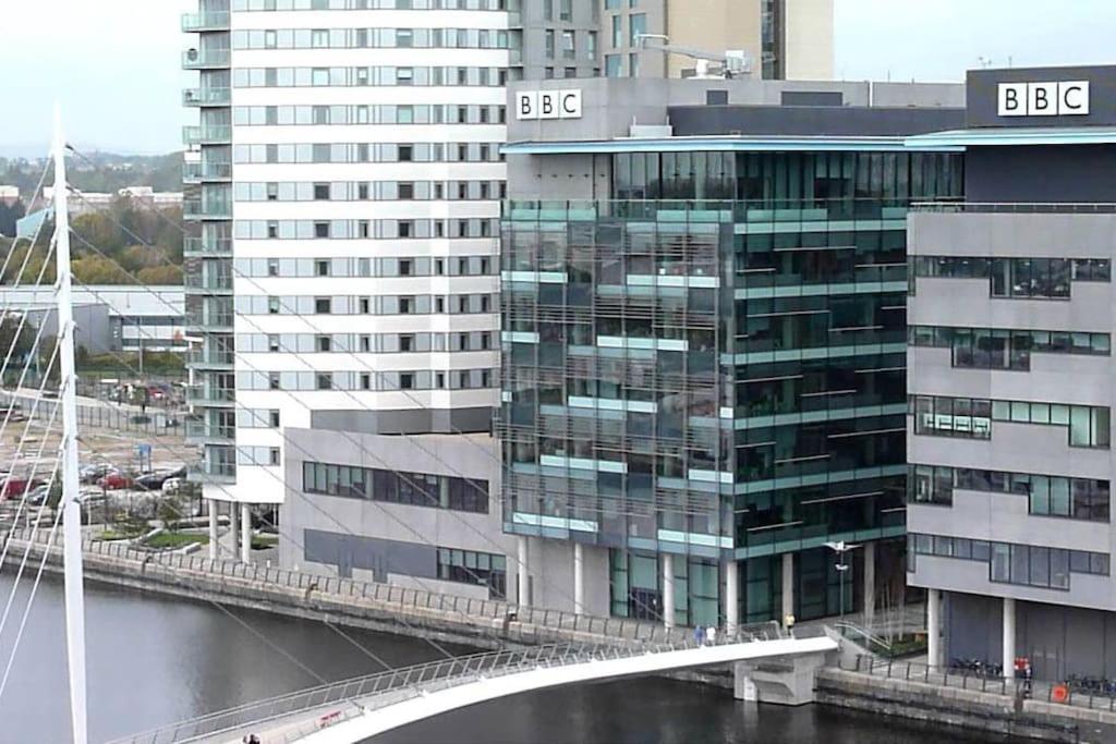 Relaxing 1-bed Flat In Salford With Street Parking Apartment