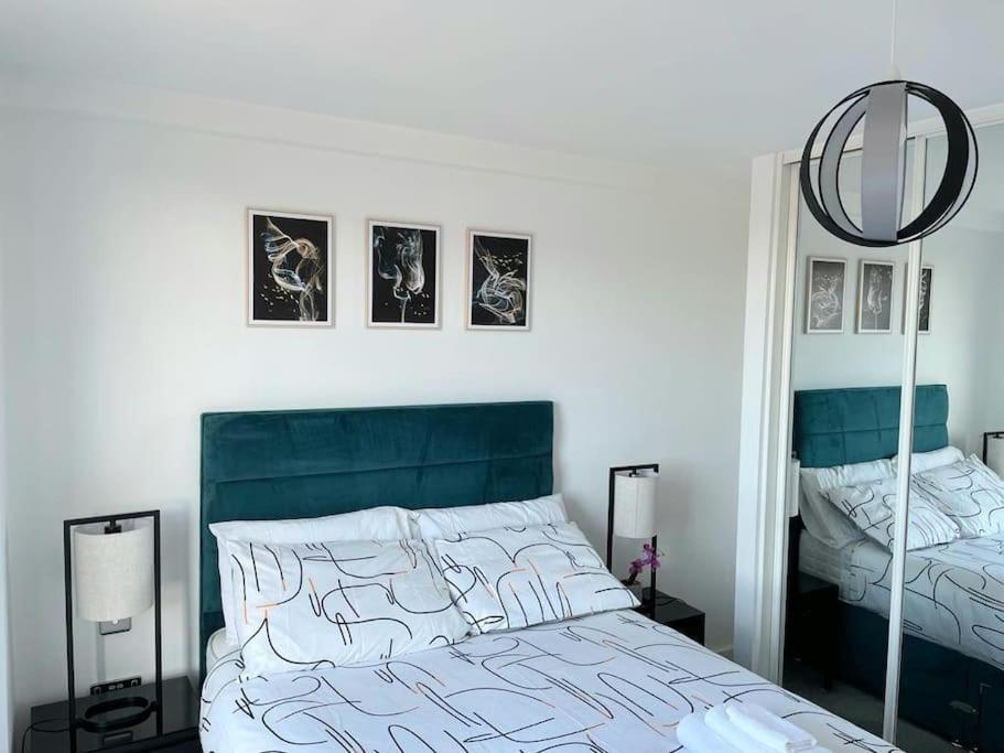 Relaxing 1-bed Flat In Salford With Street Parking Apartment