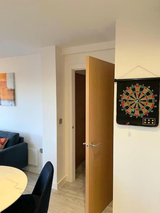 Relaxing 1-bed Flat In Salford With Street Parking