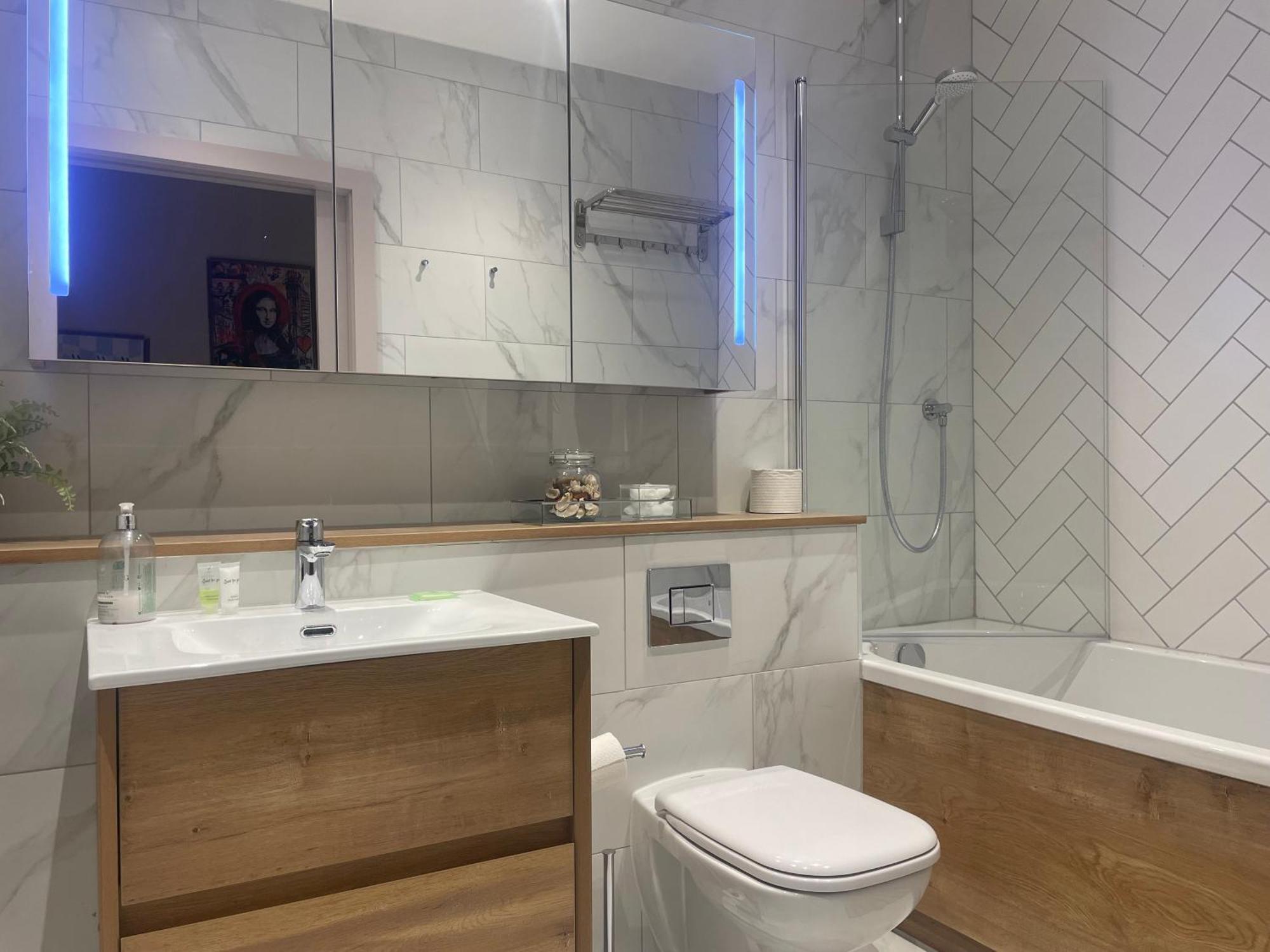 Stunning 2 Bed In Greater Apartment *