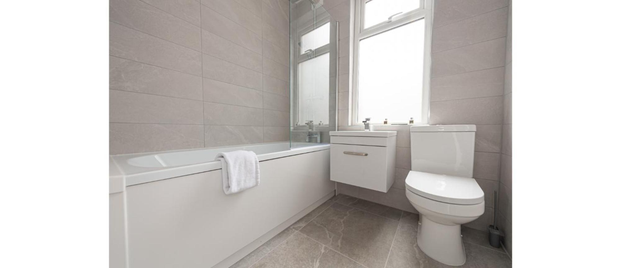 Hassle-free & Handsome Brand-new 3-bed