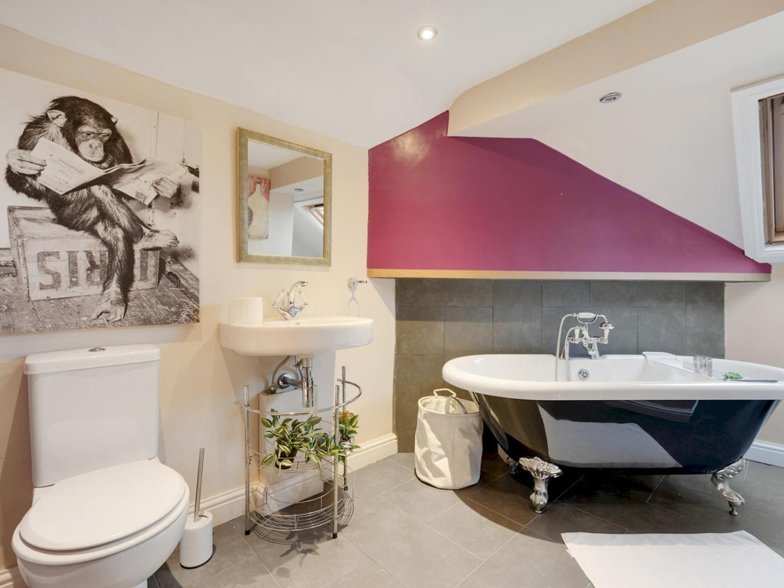 Pass The Keys Spacious 5-bedroom House In The Charming Suburb Of Fallowfield Holiday home