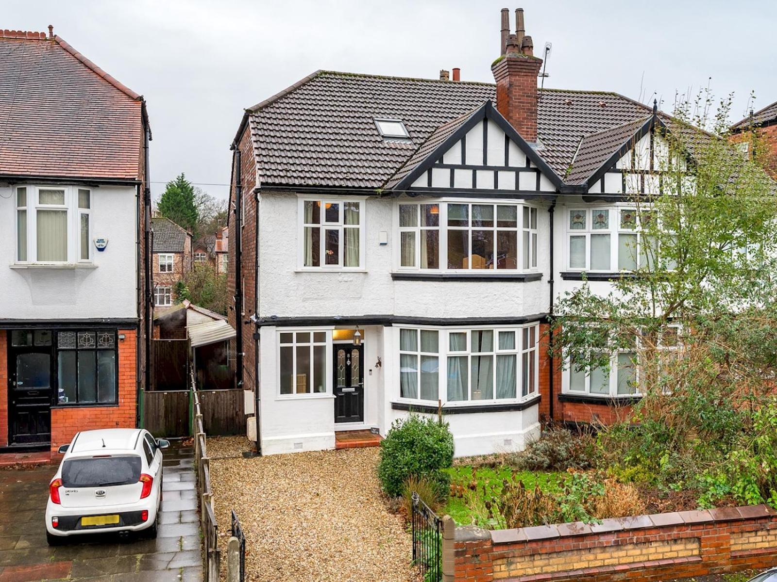 Pass The Keys Spacious 5-bedroom House In The Charming Suburb Of Fallowfield * Manchester