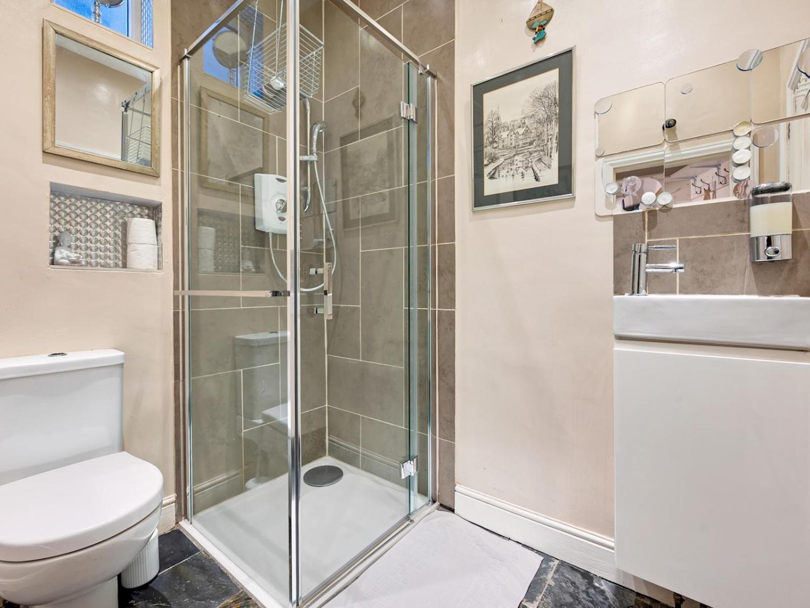Pass The Keys Spacious 5-bedroom House In The Charming Suburb Of Fallowfield Holiday home Manchester