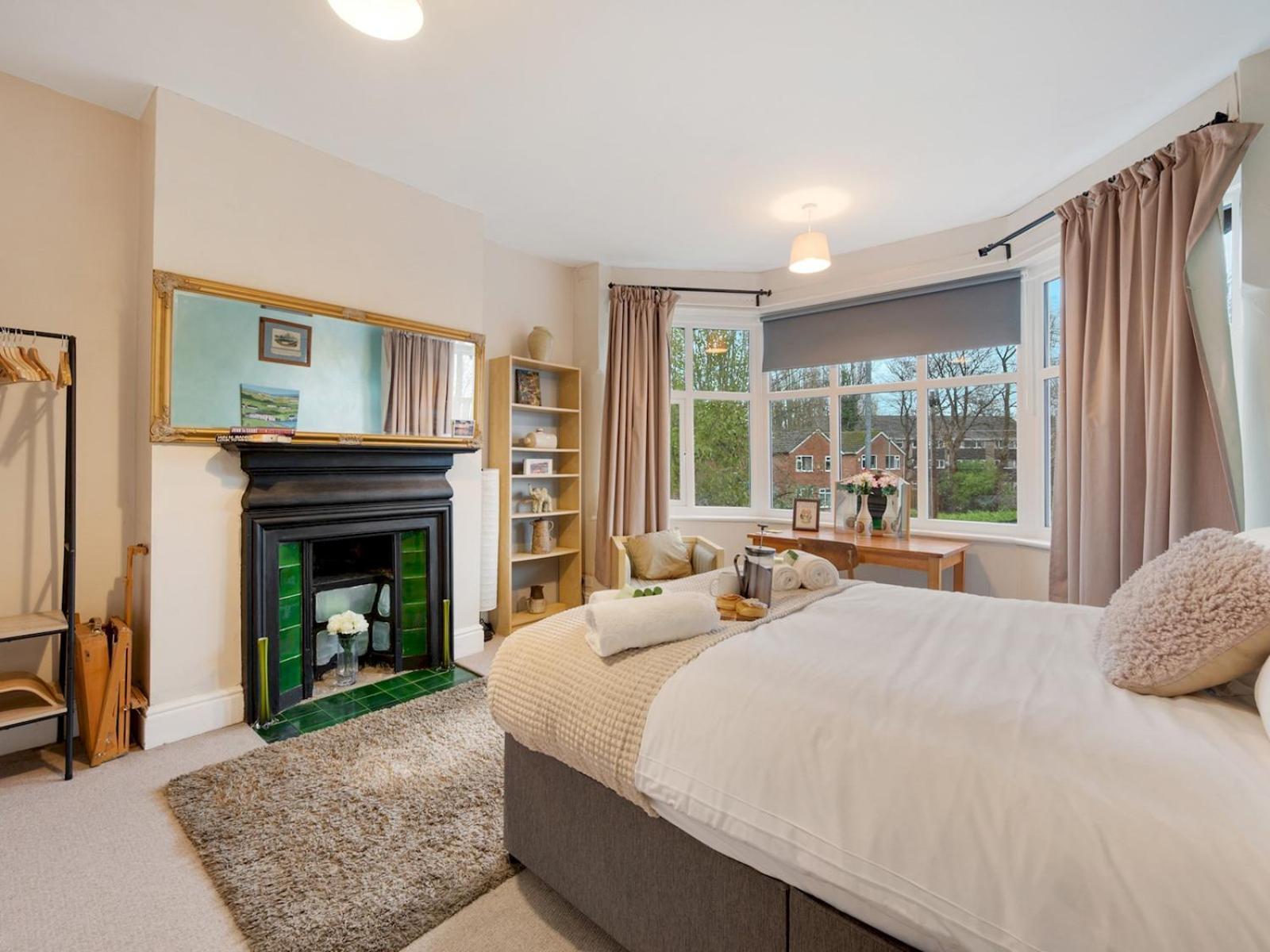 Pass The Keys Spacious 5-bedroom House In The Charming Suburb Of Fallowfield Holiday home