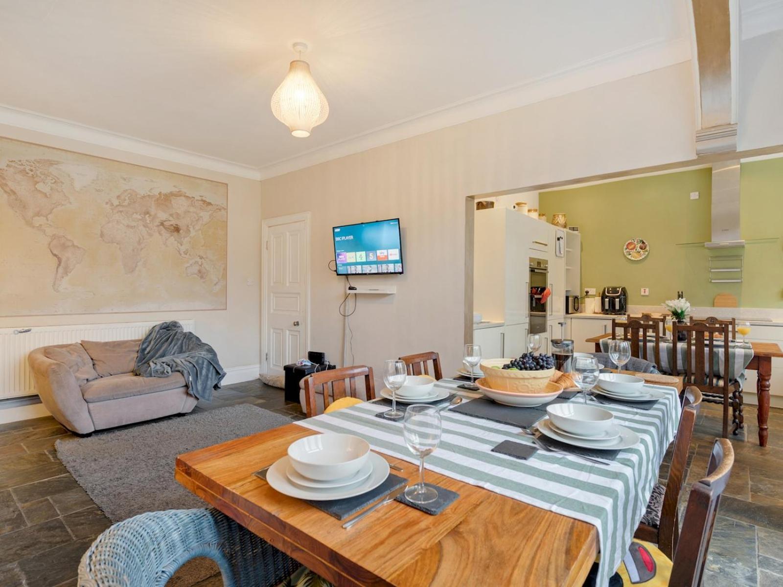 Pass The Keys Spacious 5-bedroom House In The Charming Suburb Of Fallowfield Holiday home Manchester