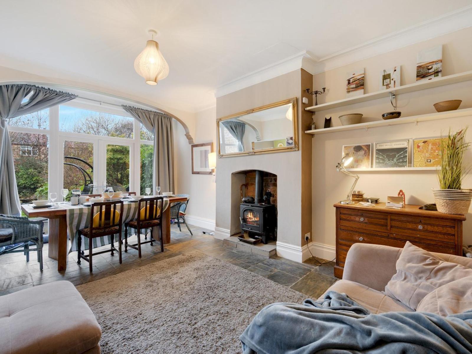 Pass The Keys Spacious 5-bedroom House In The Charming Suburb Of Fallowfield Holiday home
