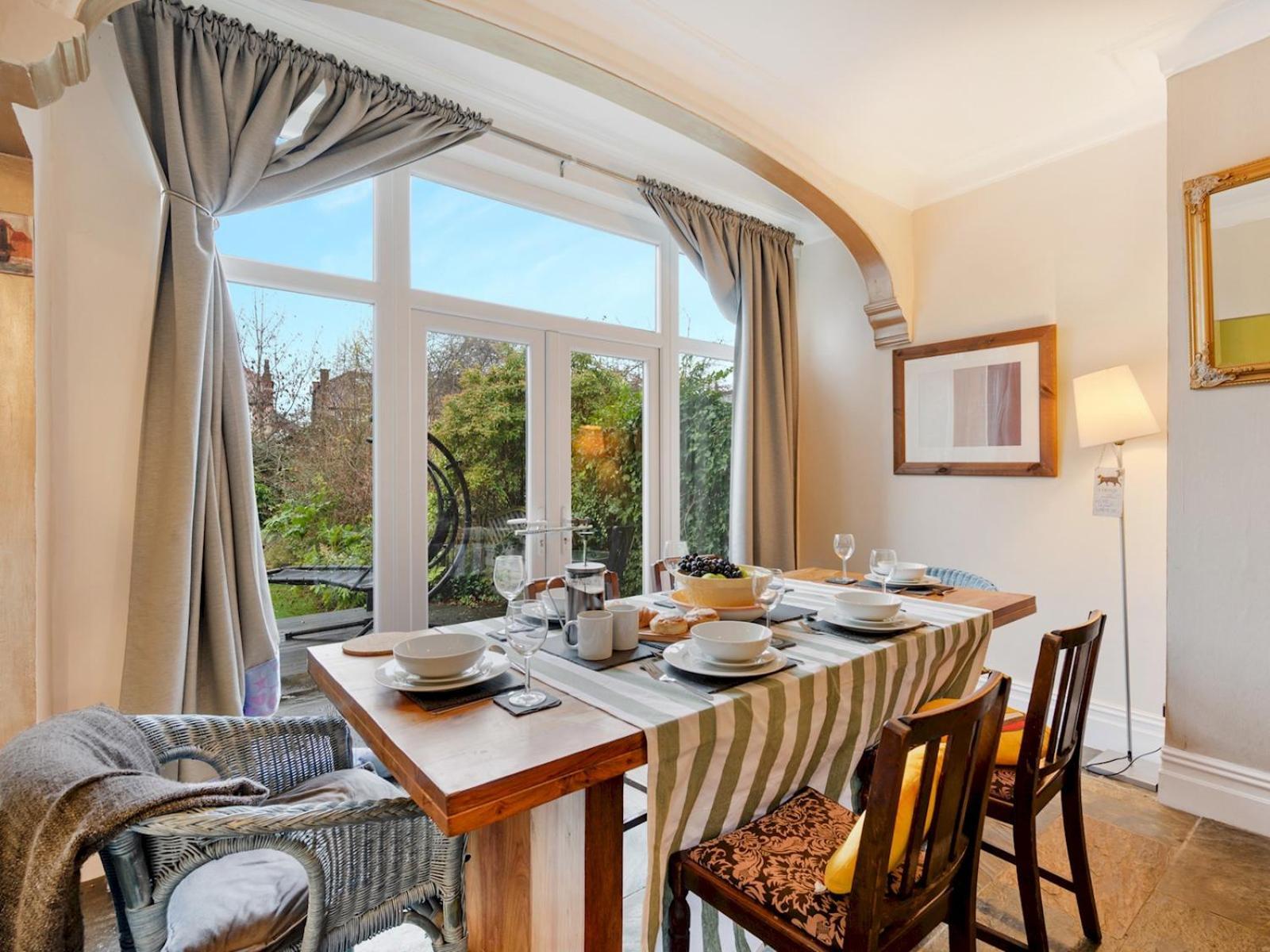Holiday home Pass The Keys Spacious 5-bedroom House In The Charming Suburb Of Fallowfield *