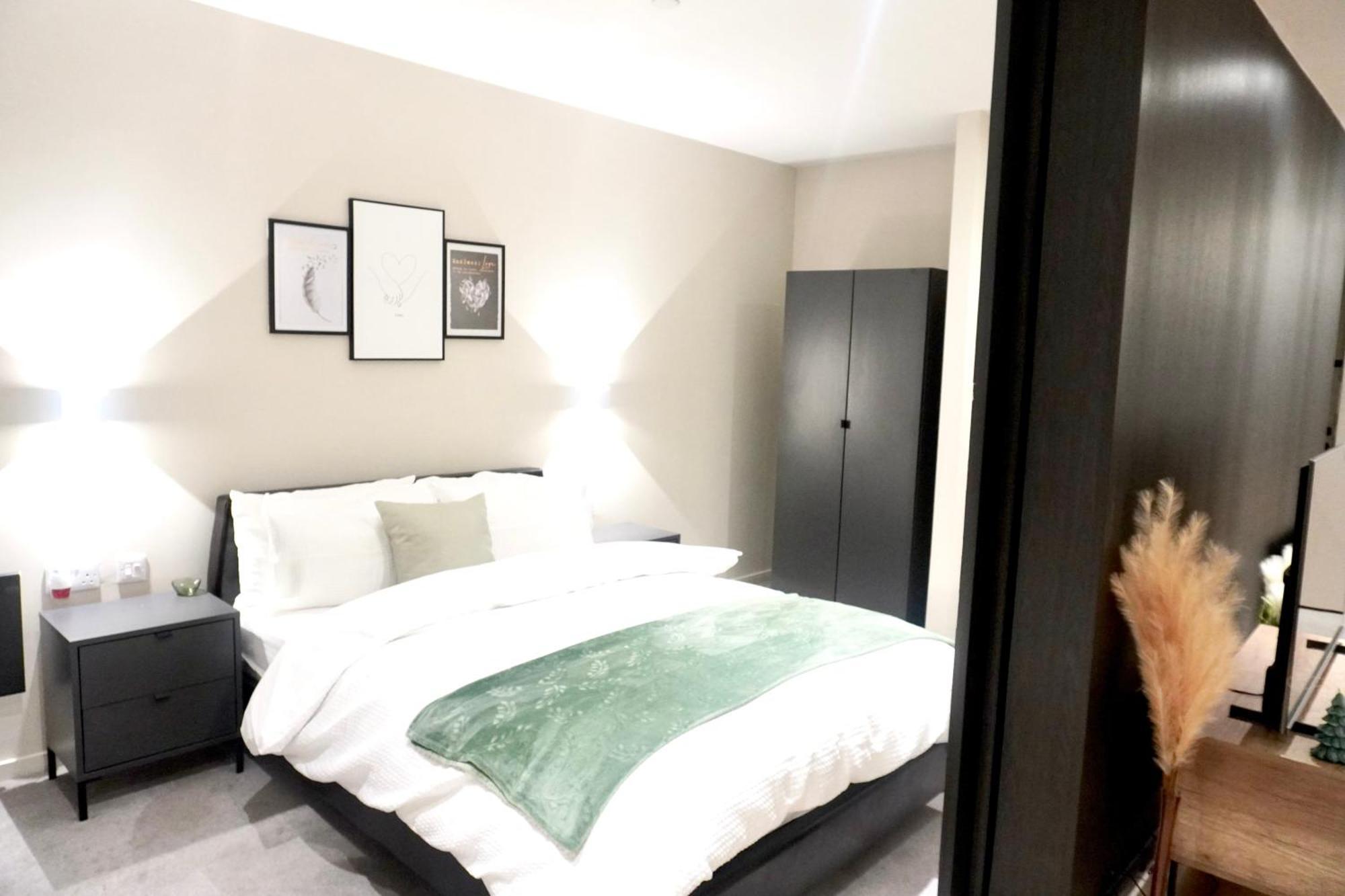 Luxury 2 Bed With Balcony *