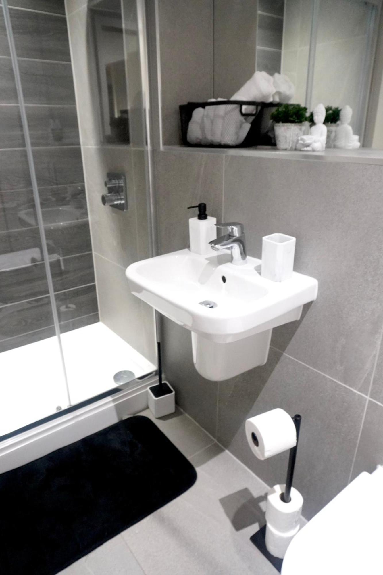 Luxury 2 Bed With Balcony * Manchester