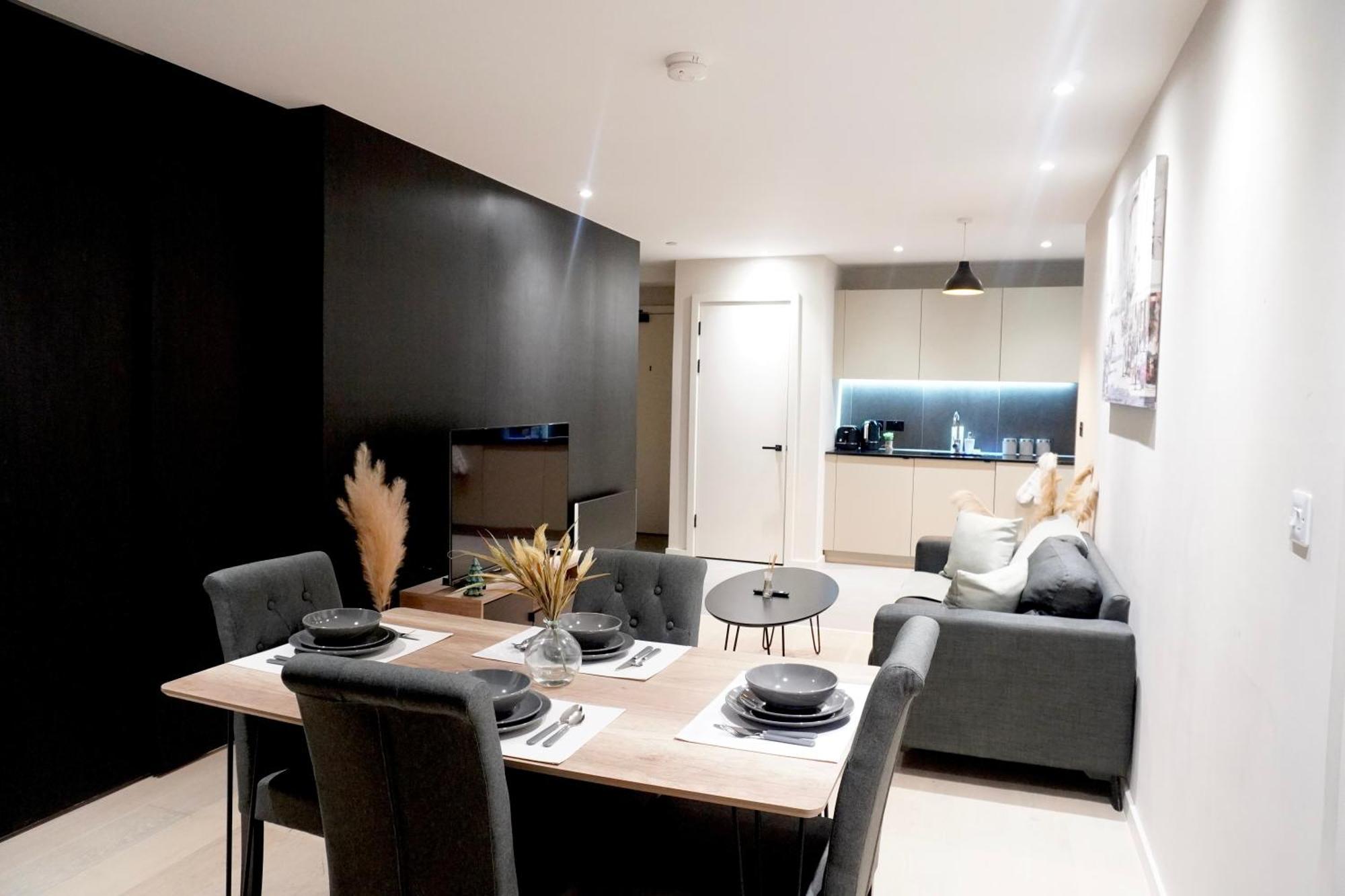 Luxury 2 Bed With Balcony * Manchester