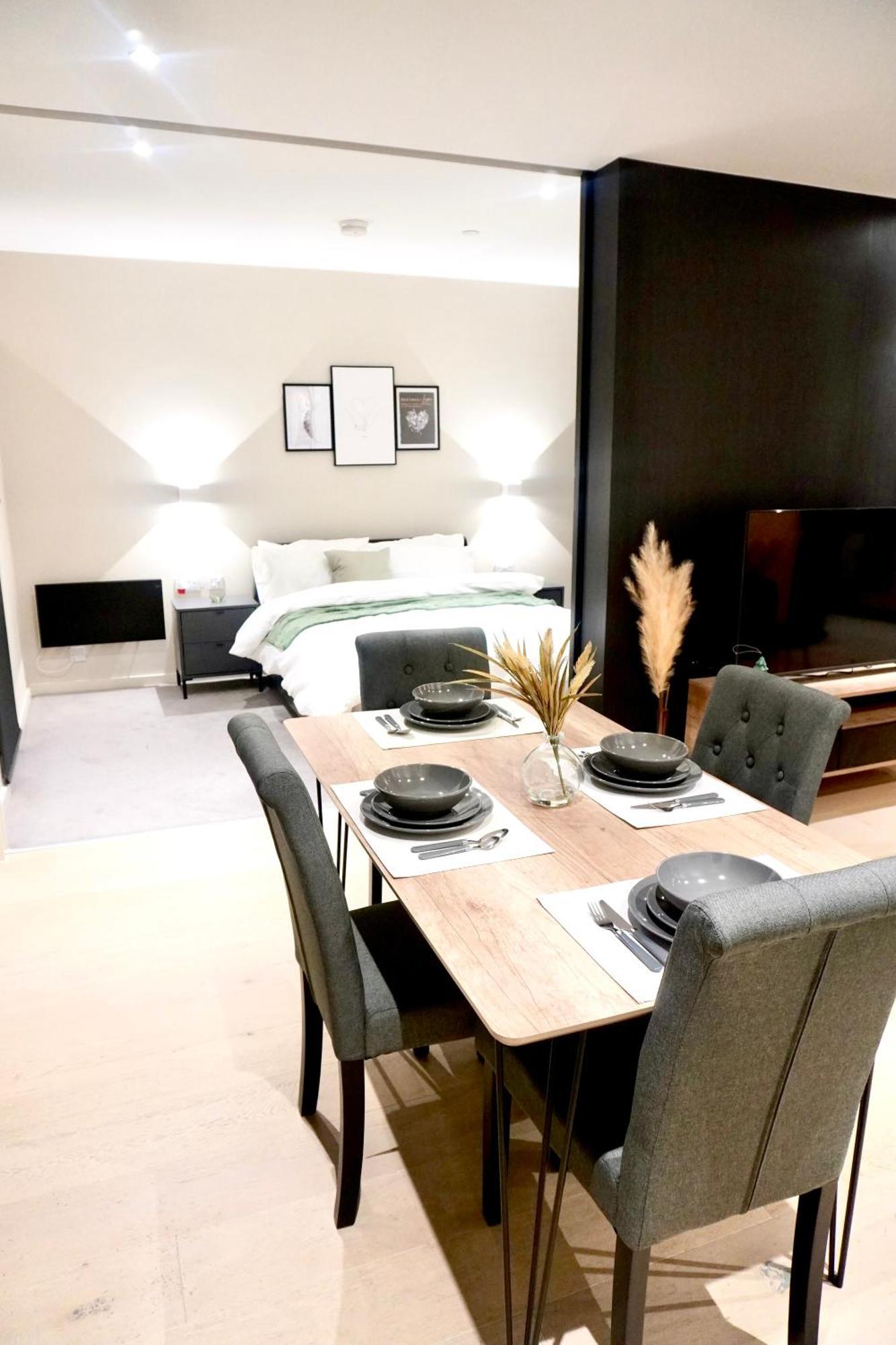 Luxury 2 Bed With Balcony *