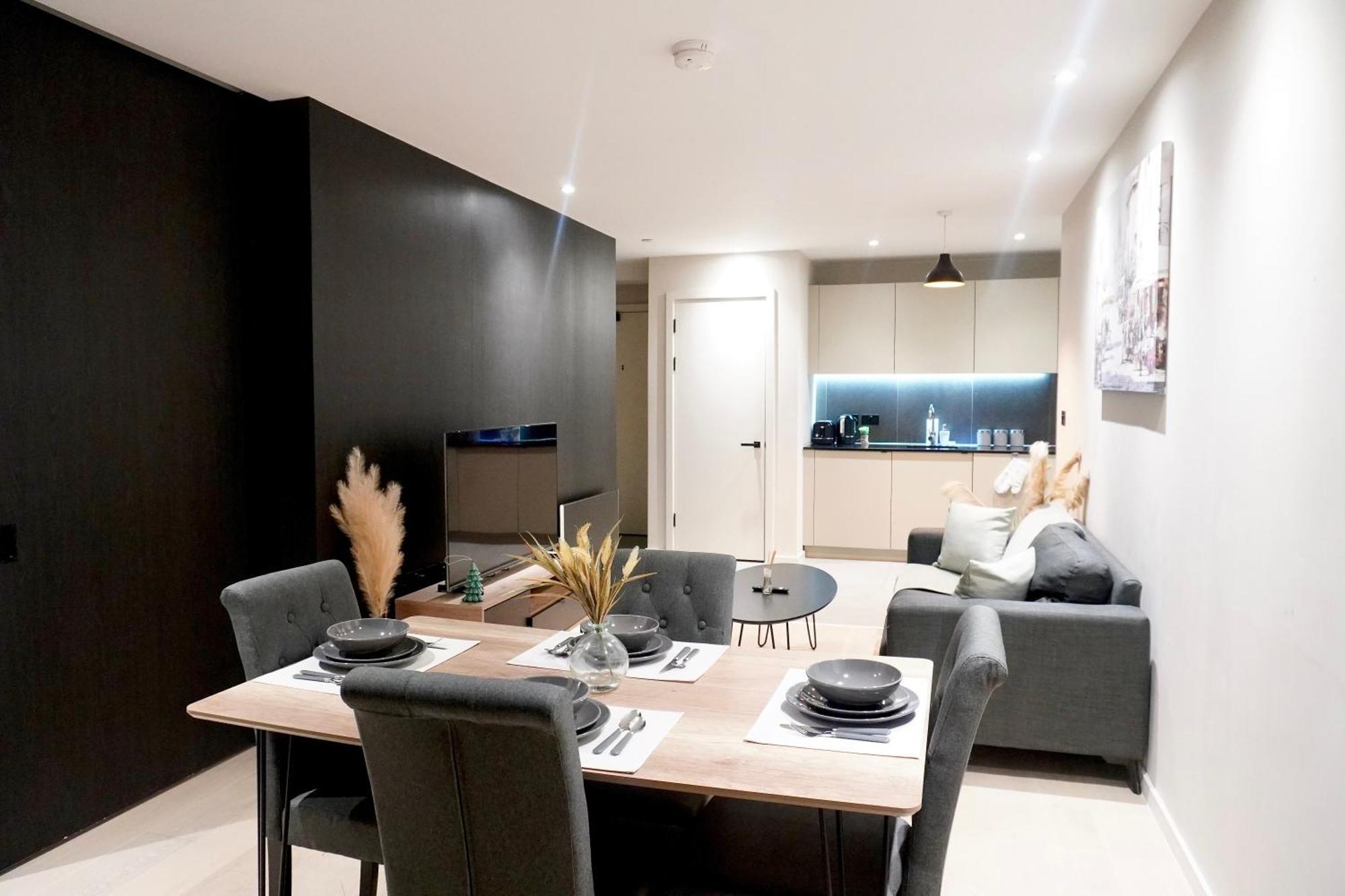 Luxury 2 Bed With Balcony Appartement *