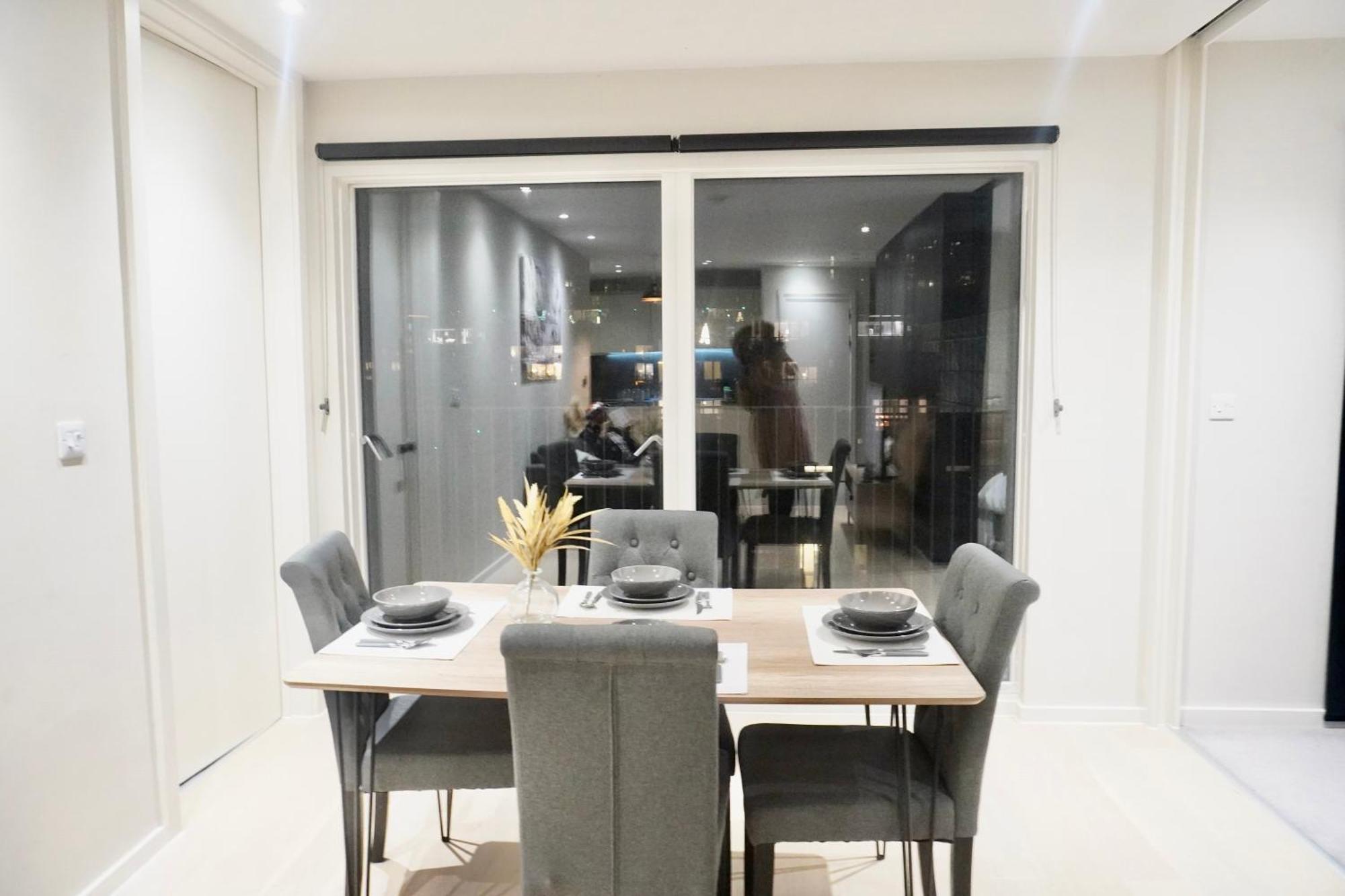 Luxury 2 Bed With Balcony *