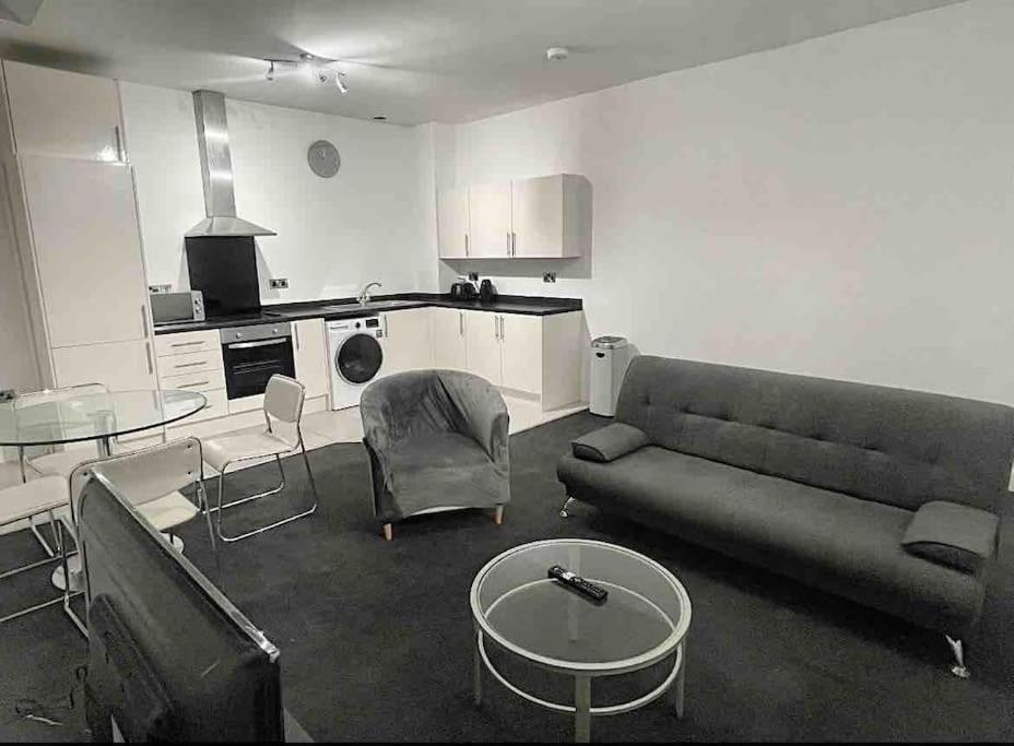 Modern 2-bed Flat In Salford Manchester