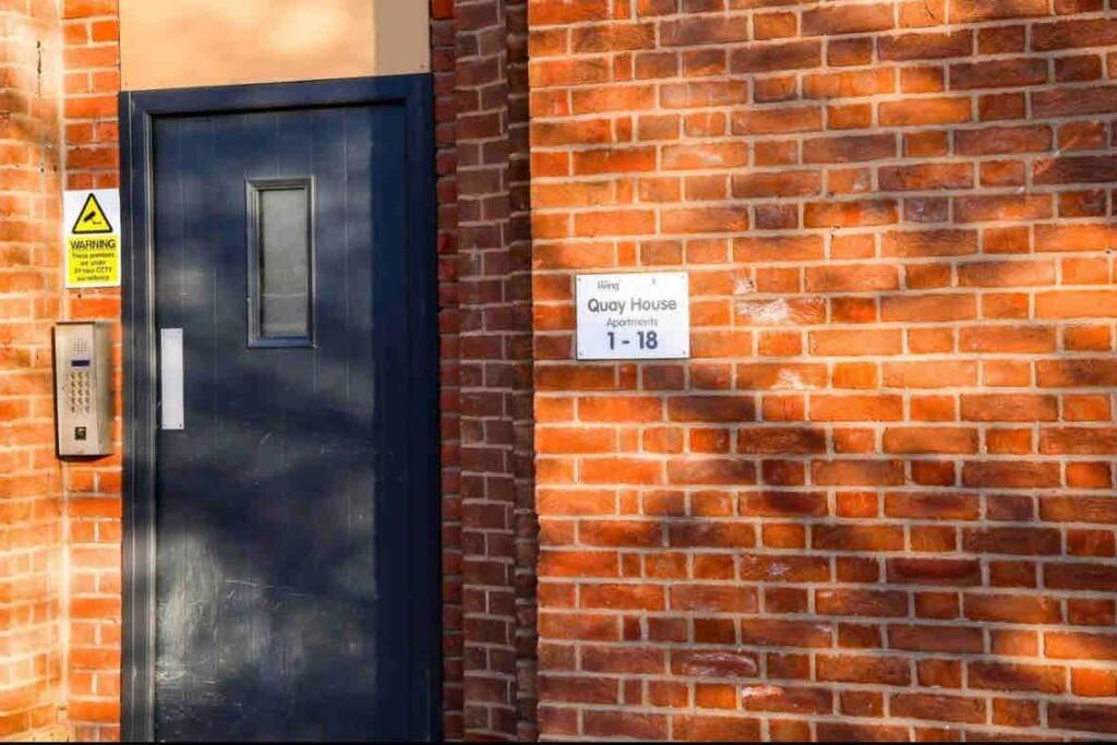 Modern 2-bed Flat In Salford Manchester