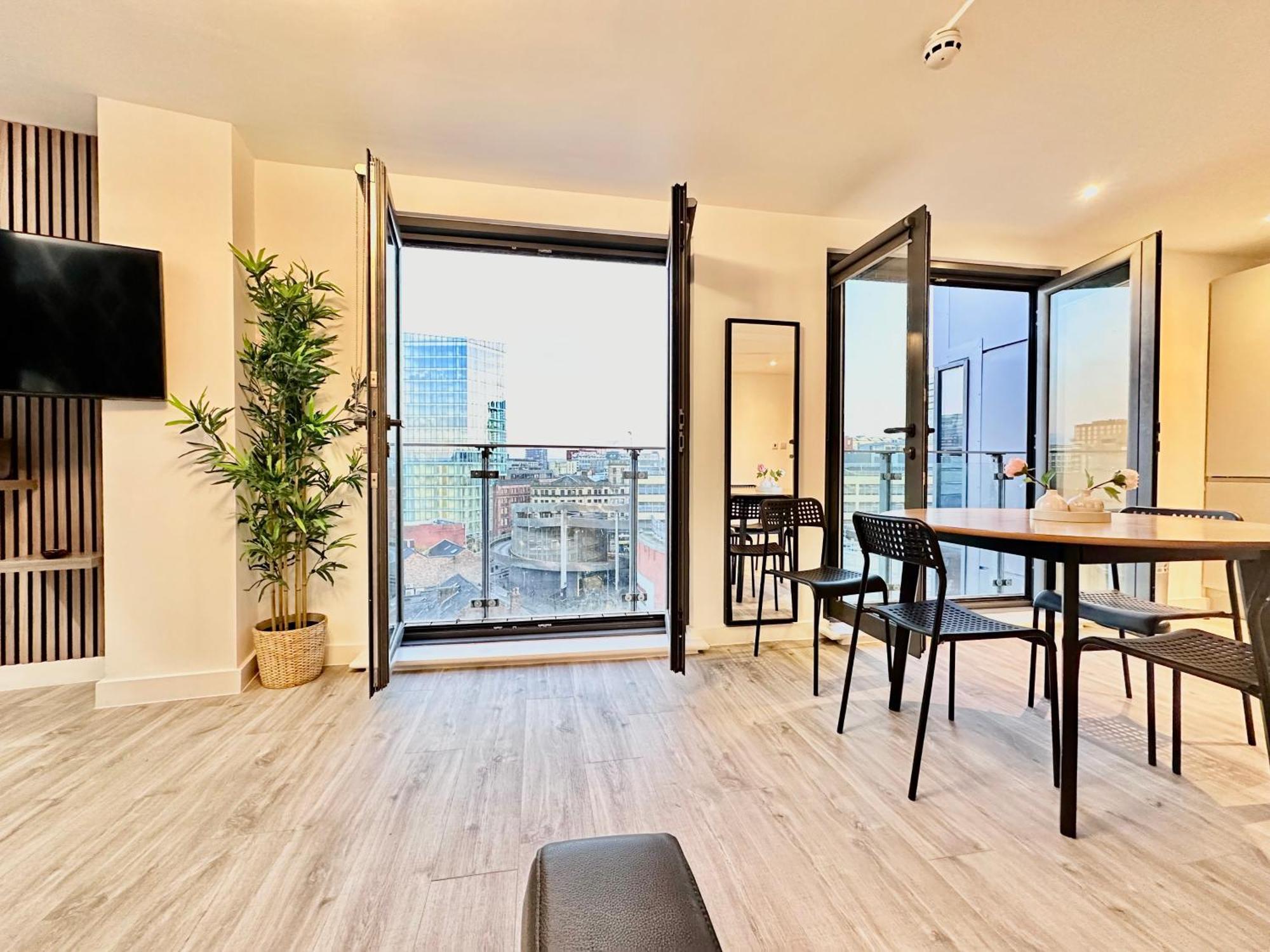 Centre, Floor Apartment, Two Balconies *