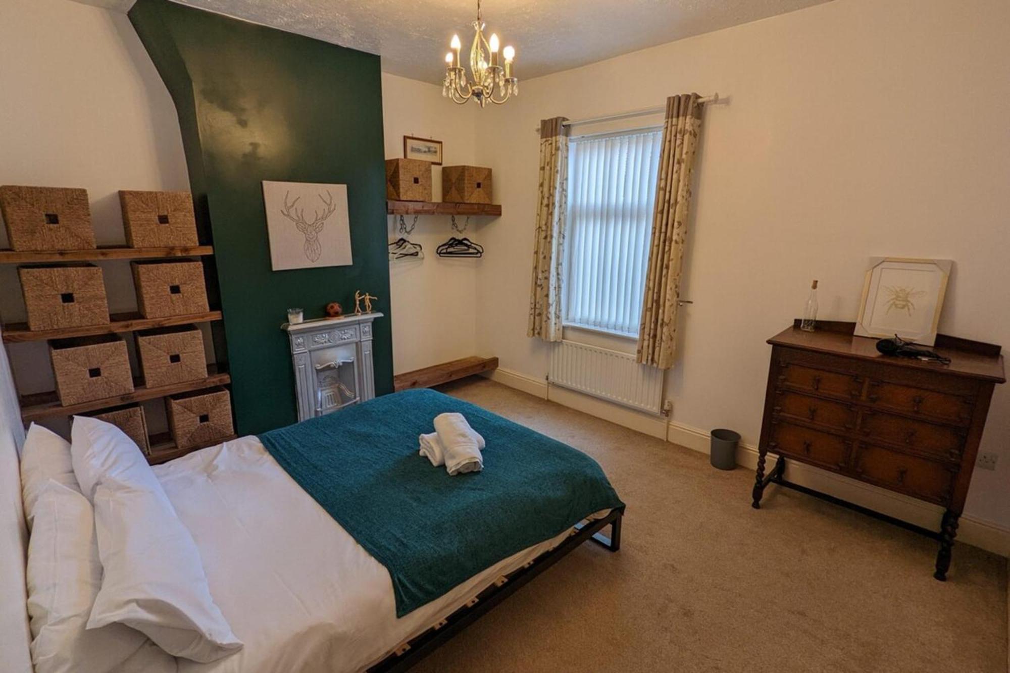 Warm Family 2db House! Holiday home Manchester