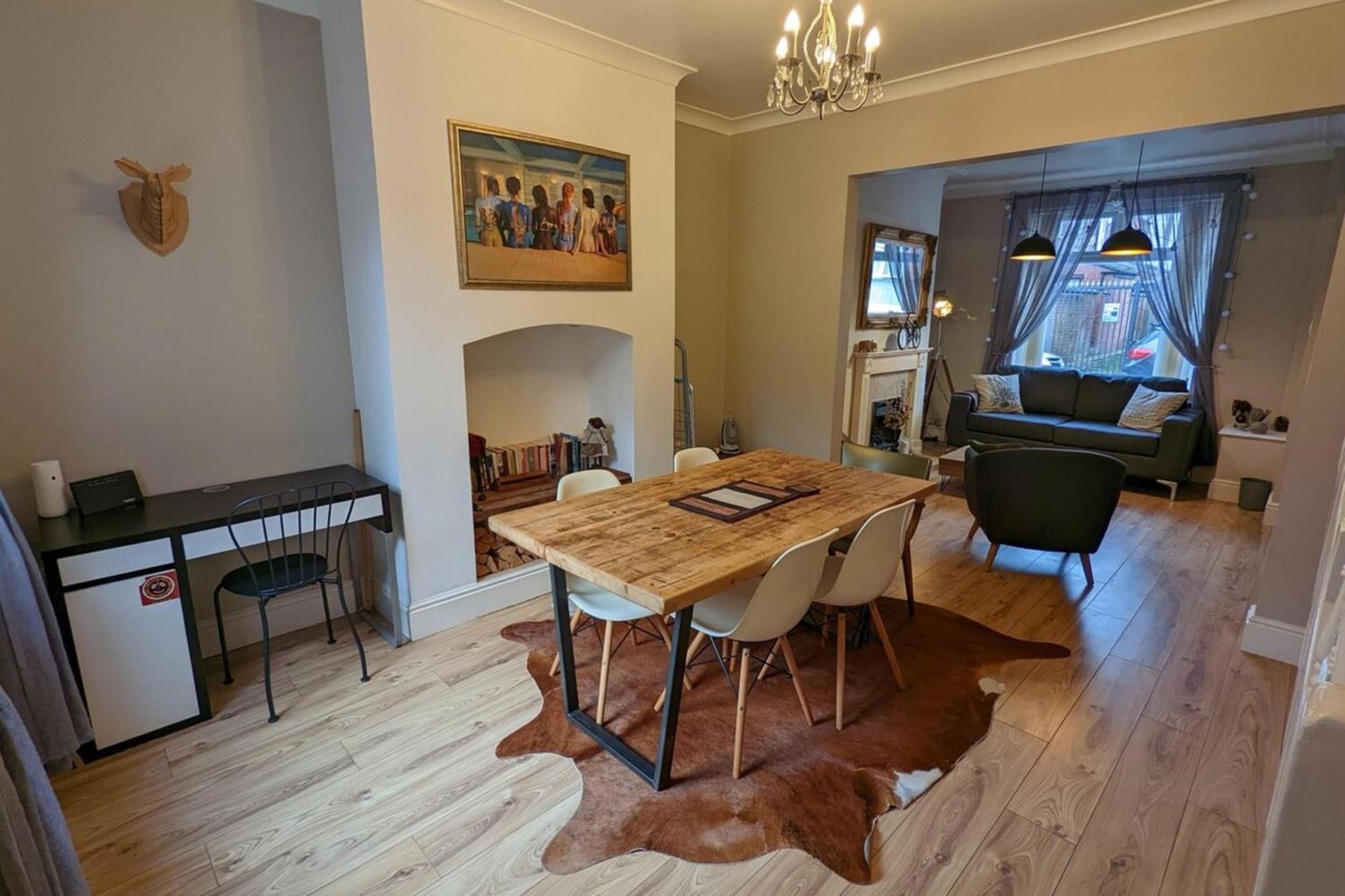 Warm Family 2db House! Holiday home Manchester