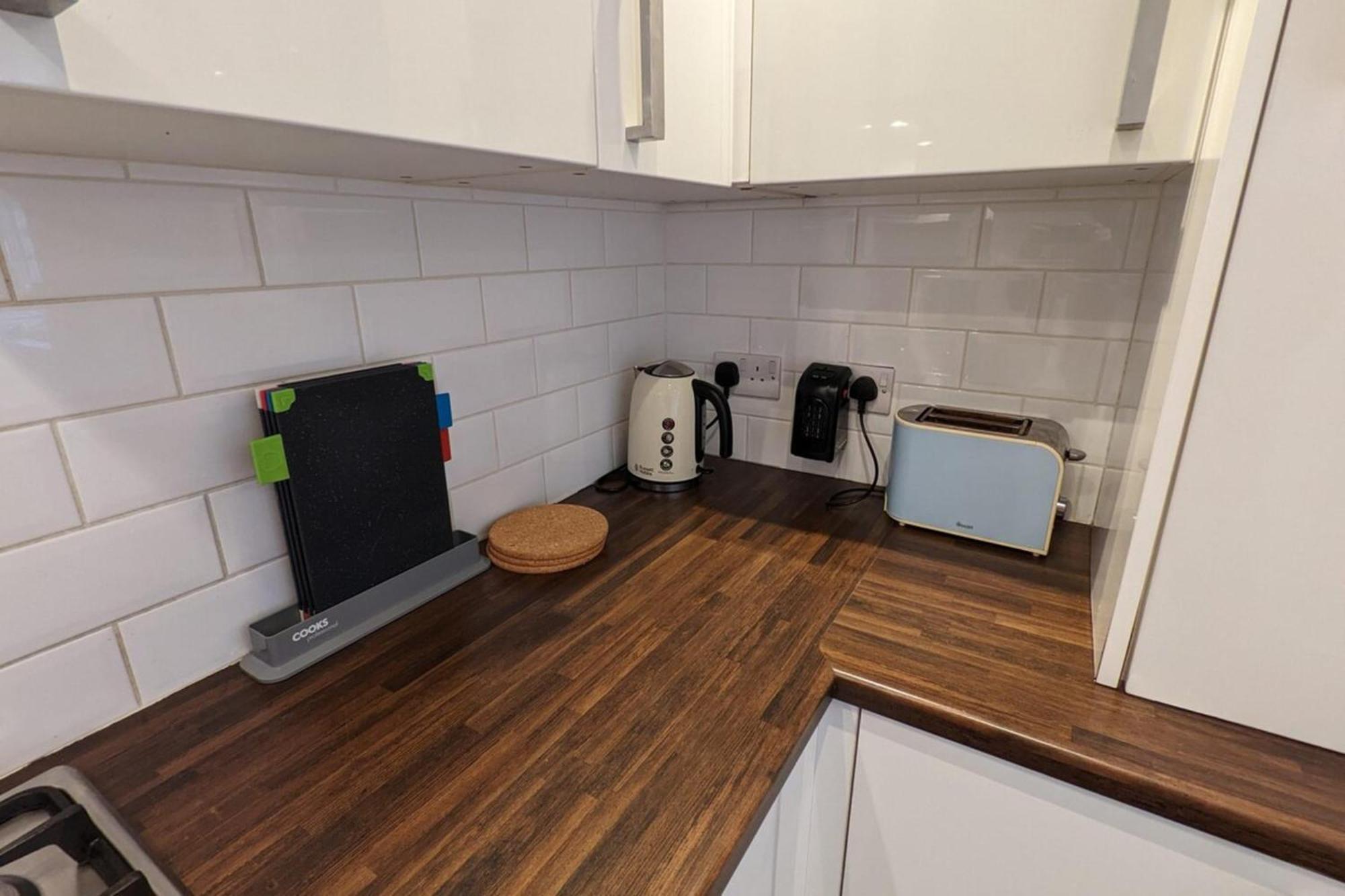 Warm Family 2db House! Holiday home Manchester