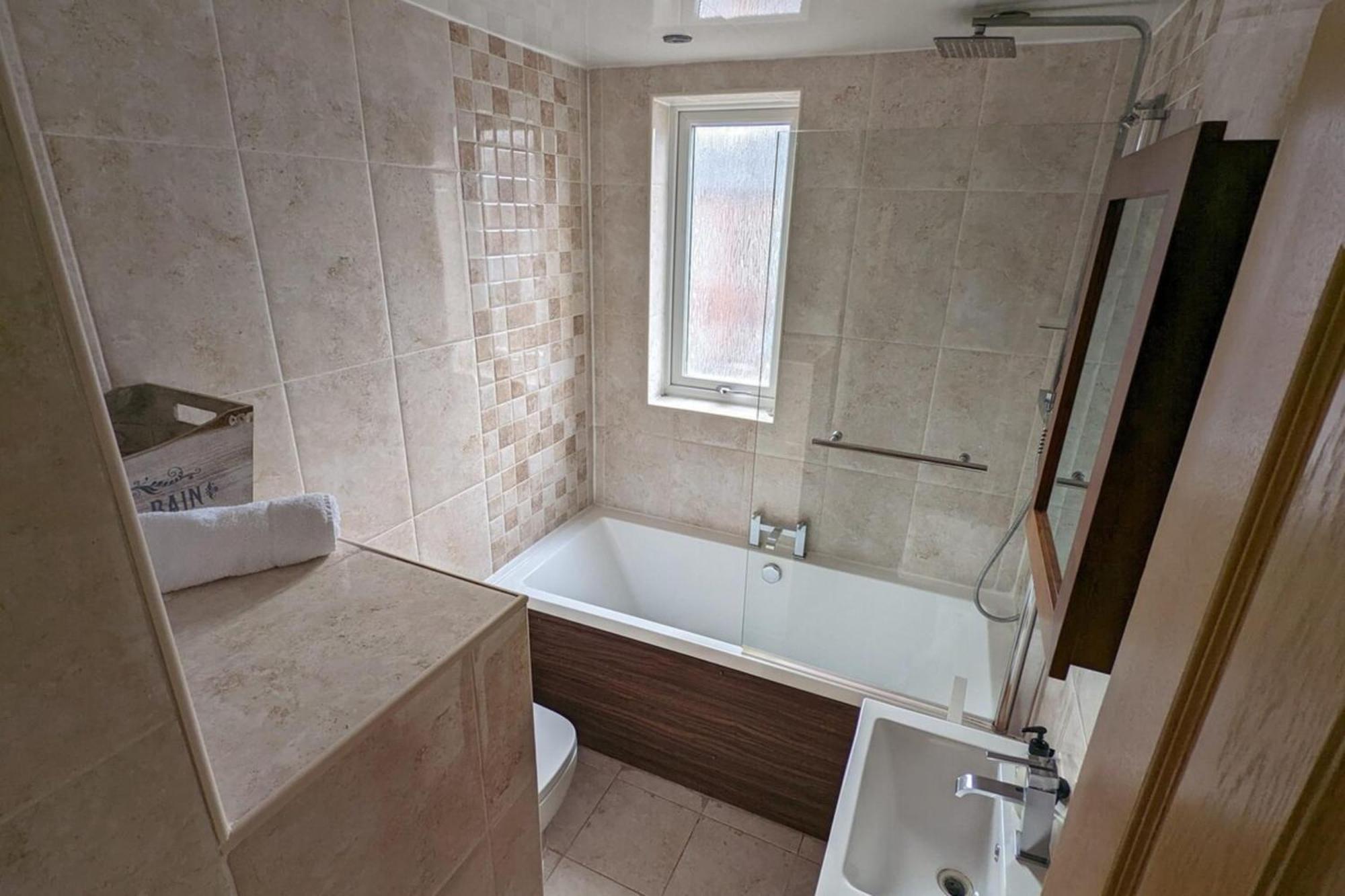 Warm Family 2db House! Manchester